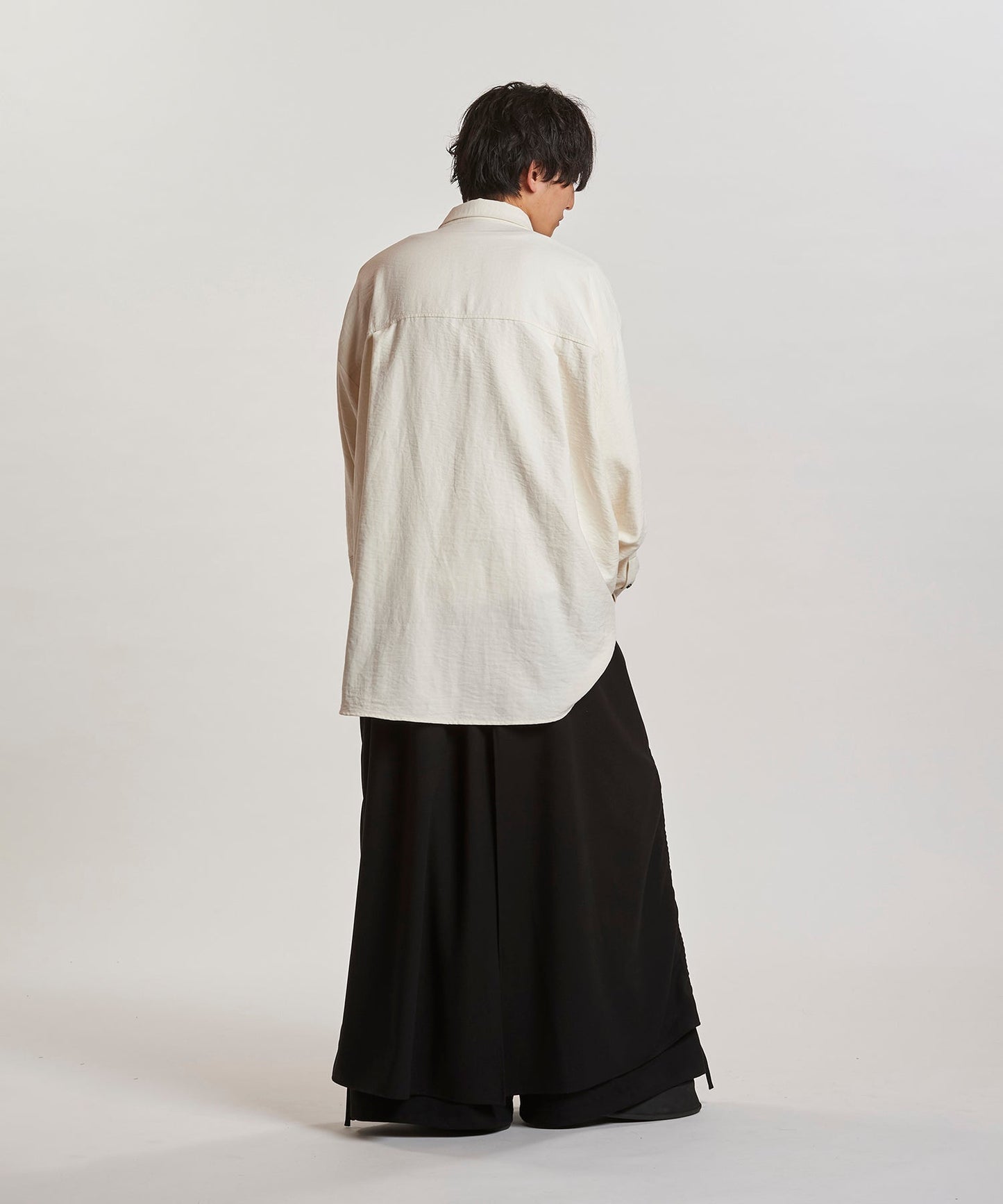 IVORY Model:H169cm
