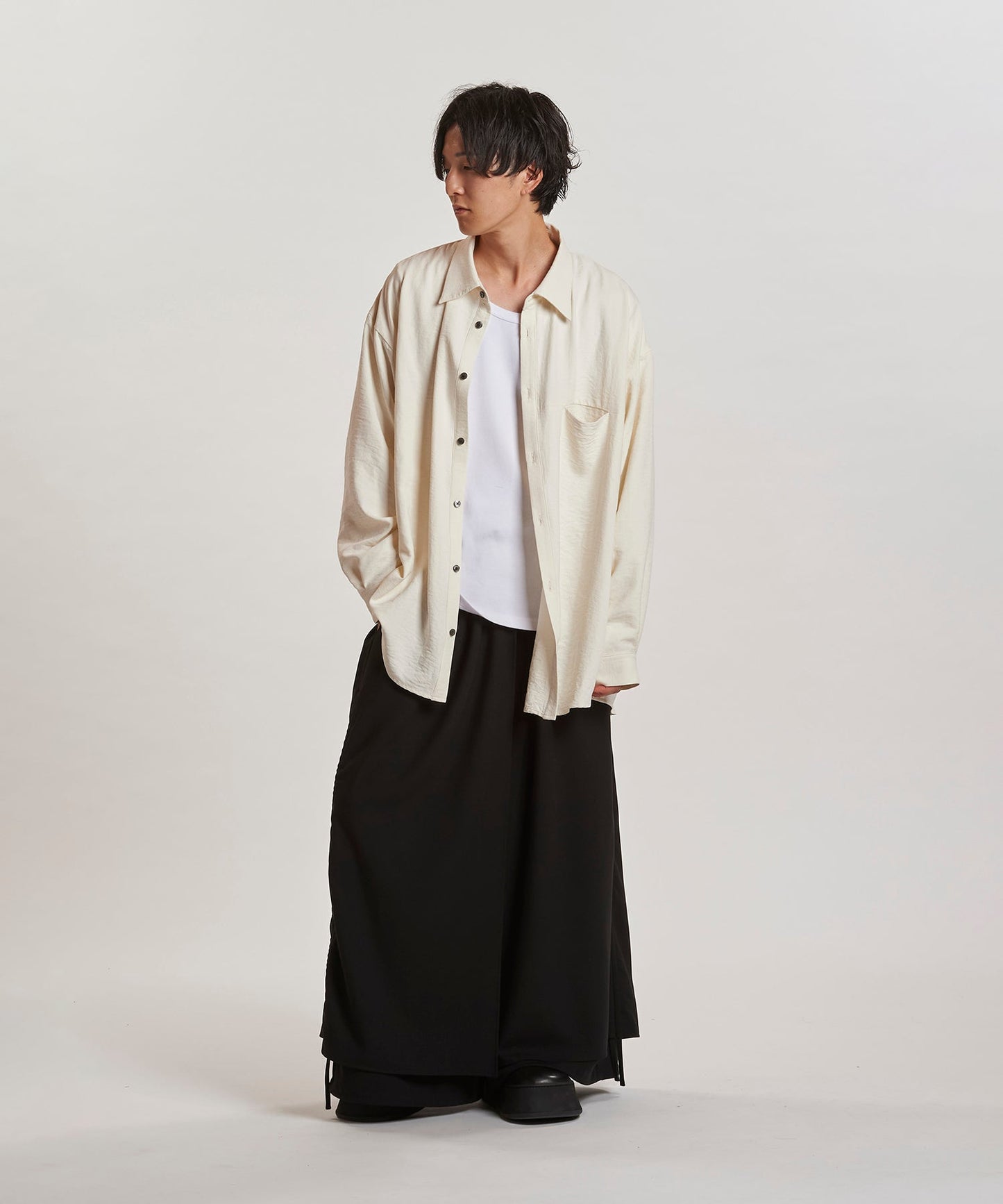 IVORY Model:H169cm