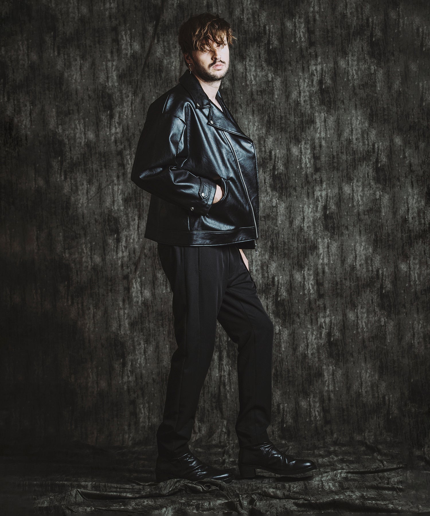 BLACK Model:H182cm