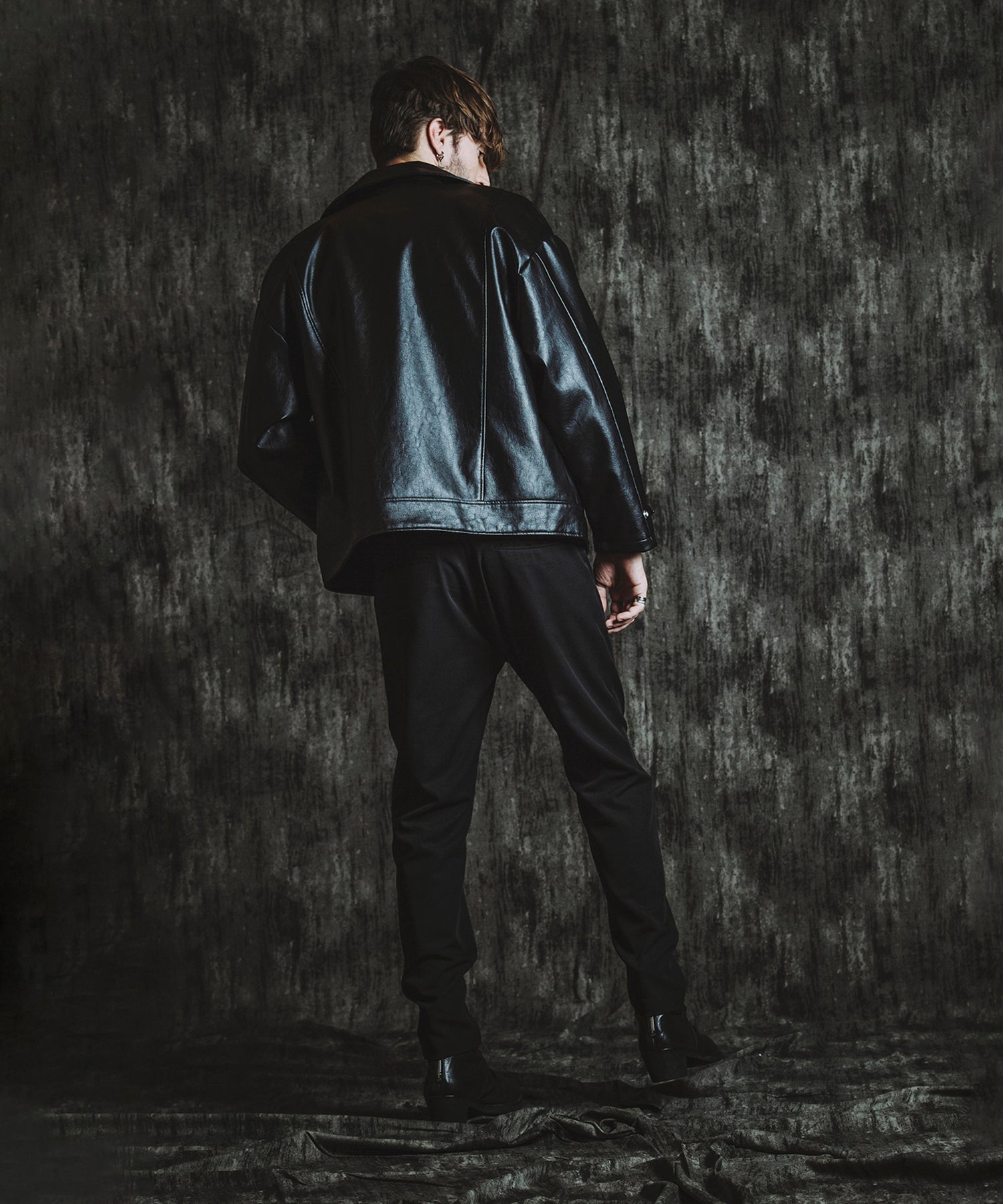 BLACK Model:H182cm