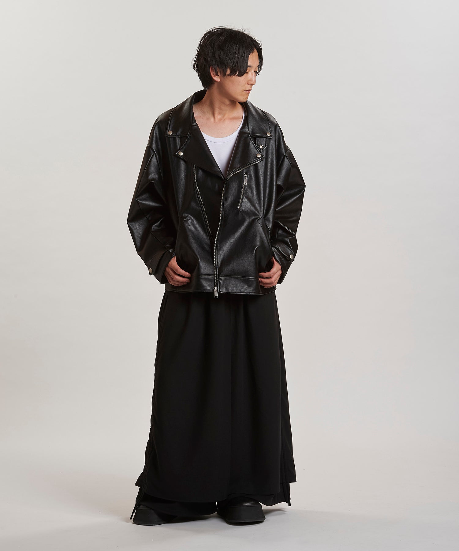 BLACK Model:H169cm