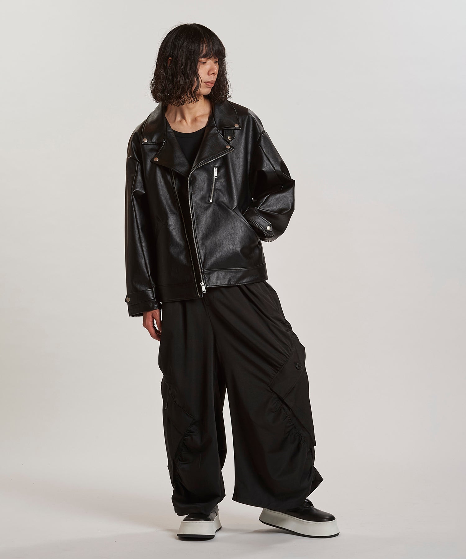 BLACK Model:H180cm