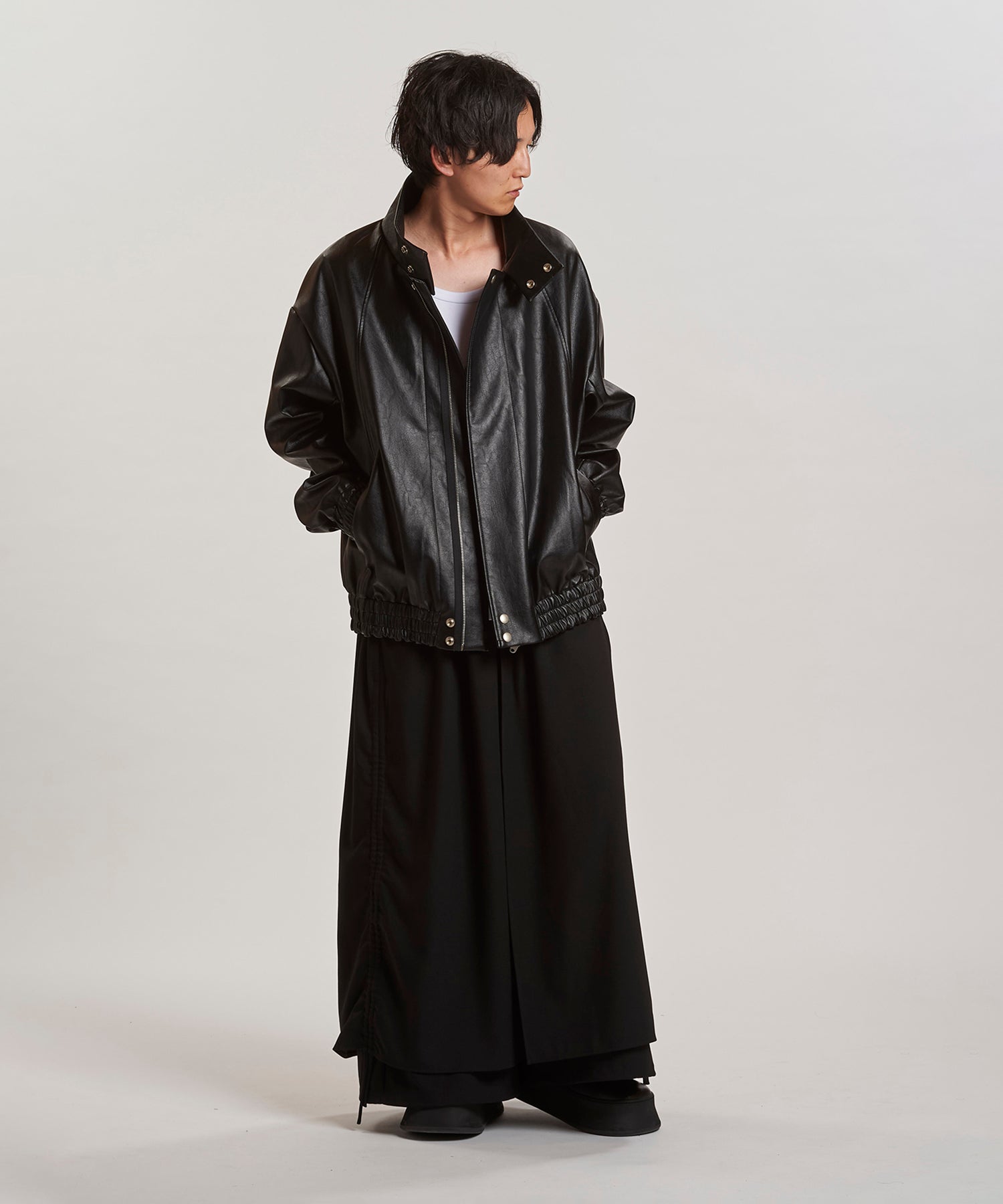 BLACK Model:H169cm