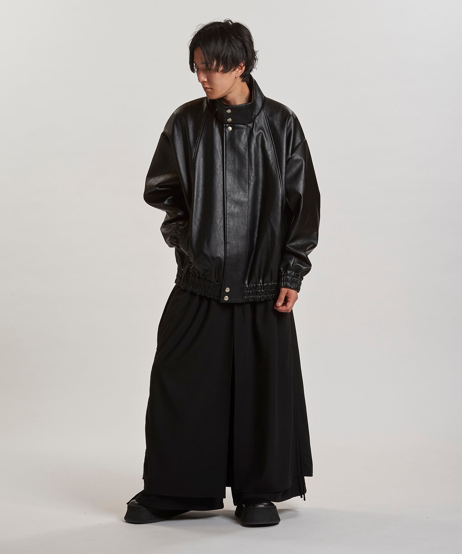 BLACK Model:H169cm