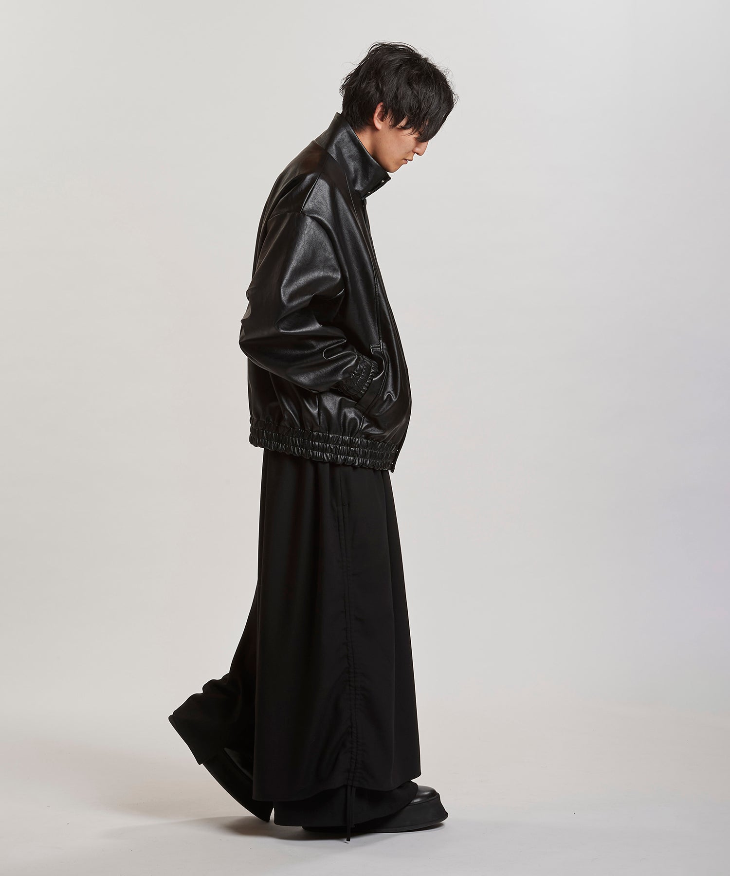 BLACK Model:H169cm