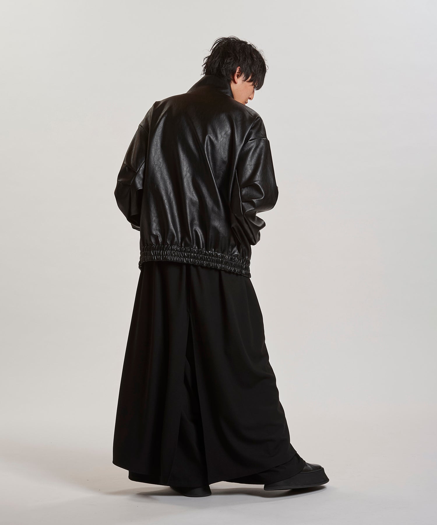 BLACK Model:H169cm