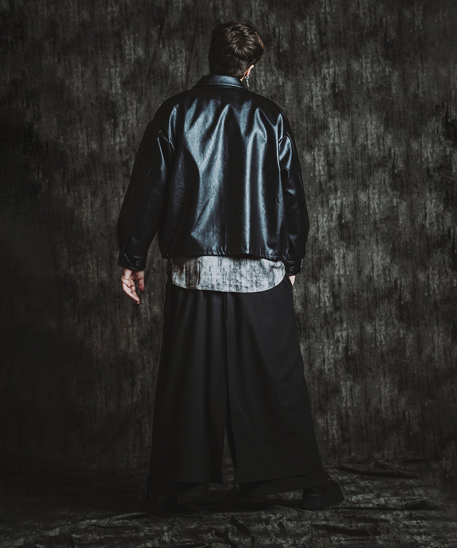 BLACK Model:H182cm