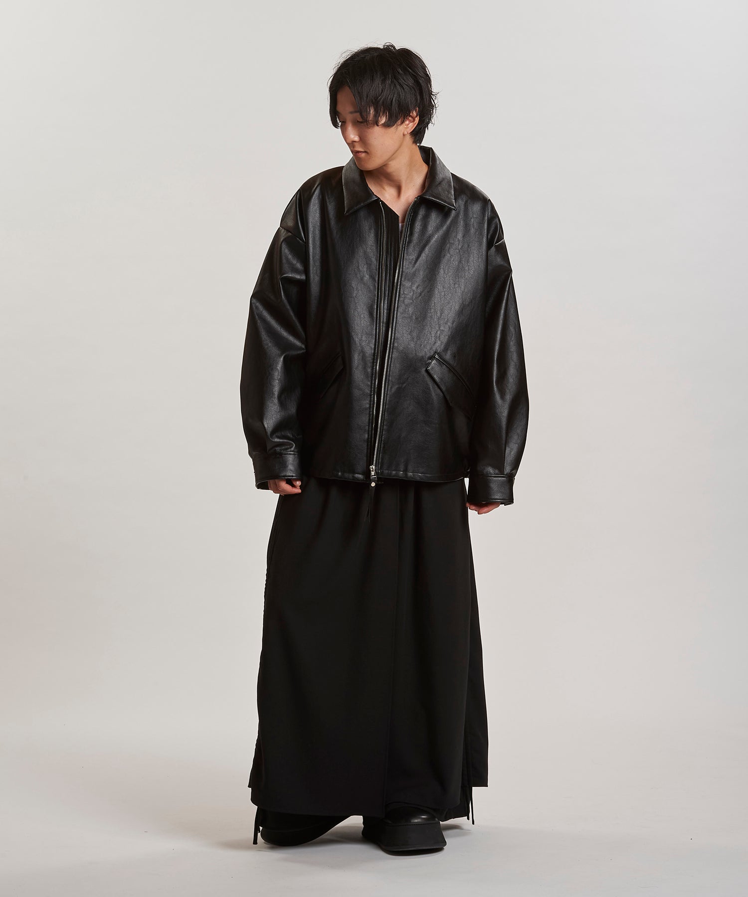 BLACK Model:H169cm