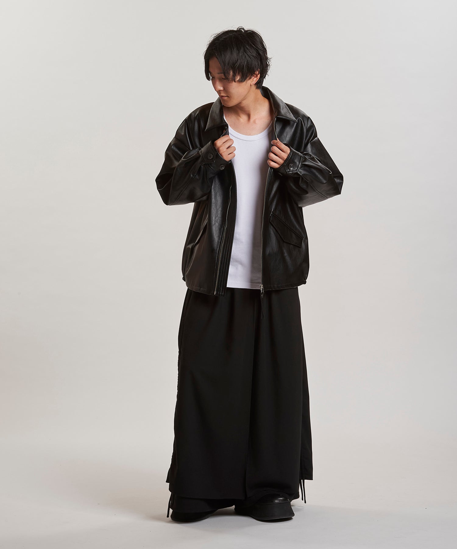 BLACK Model:H169cm