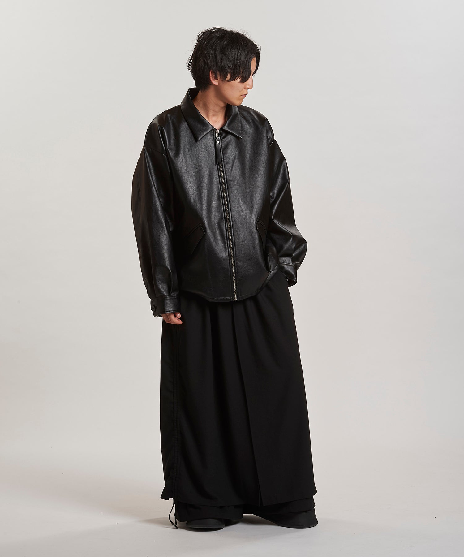 BLACK Model:H169cm