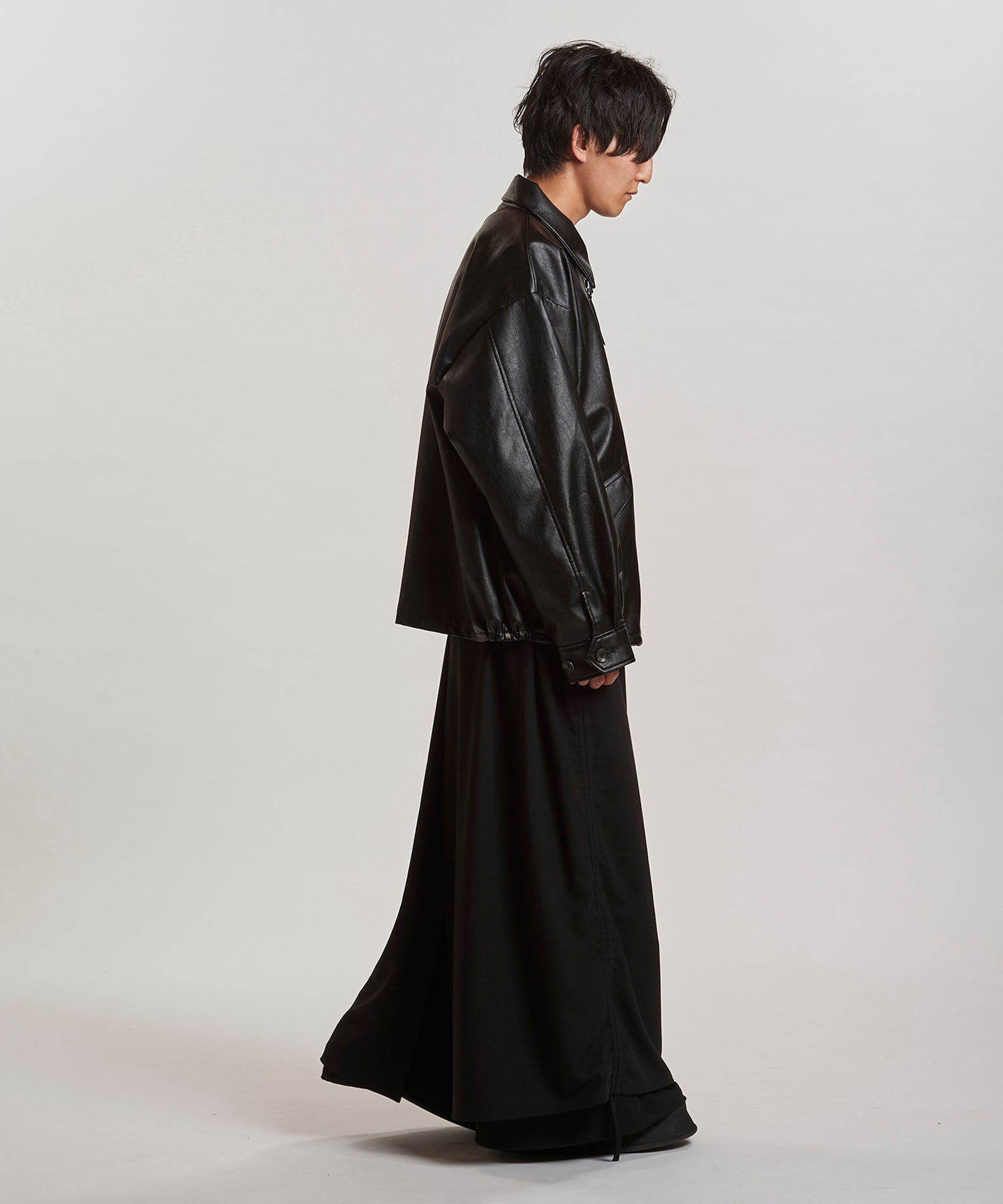 BLACK Model:H169cm