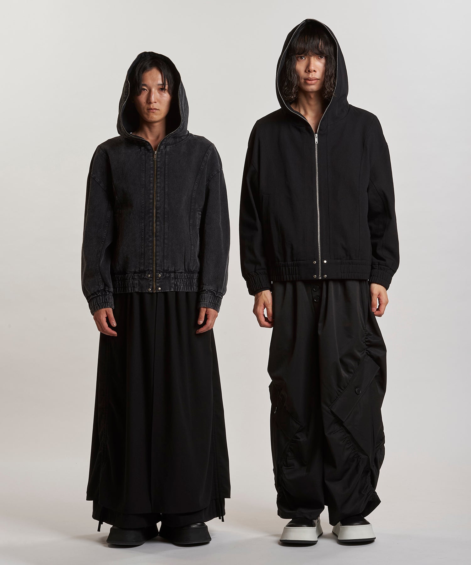 GRAY Model:H169cm / BLACK Model:H180cm