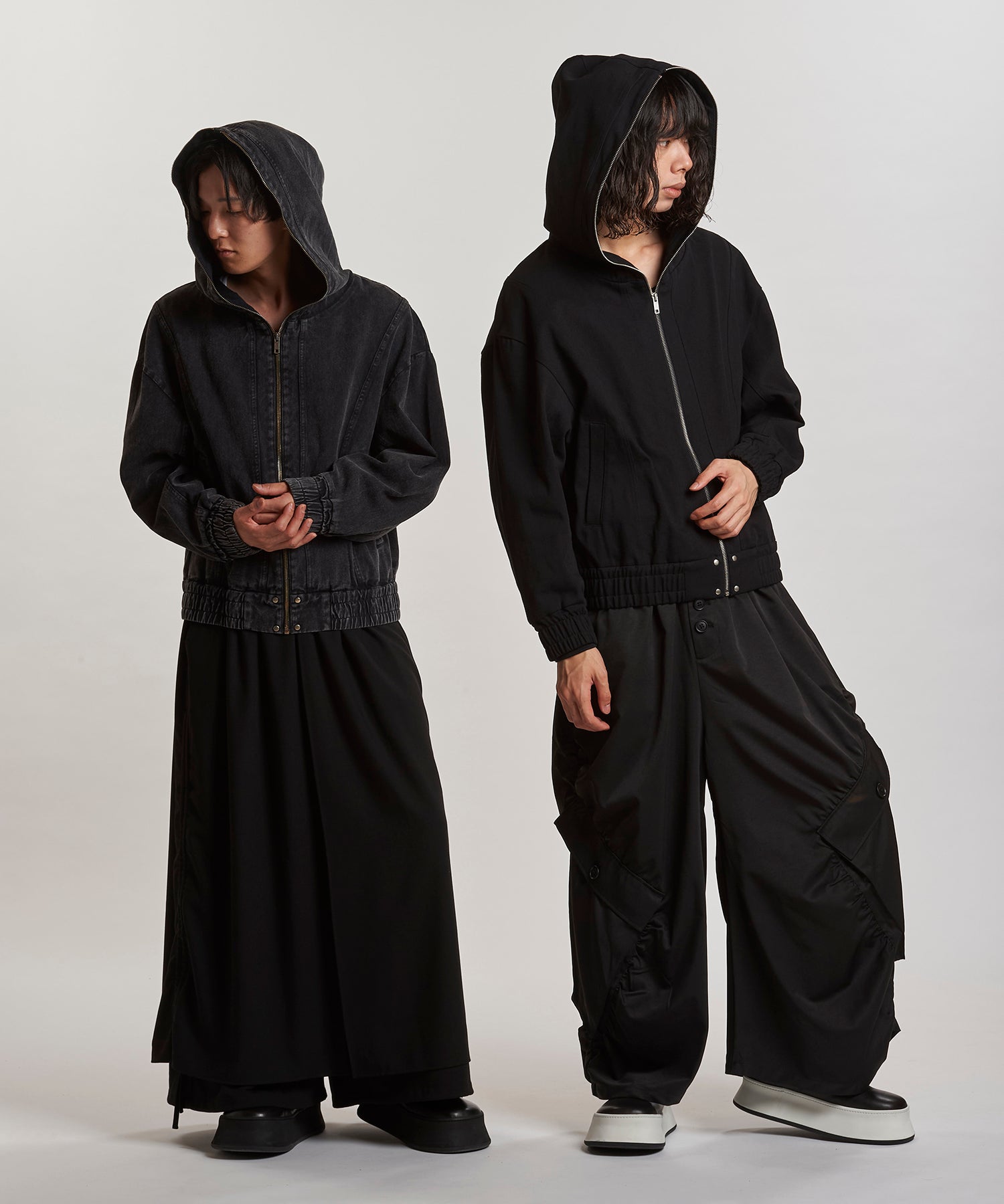 GRAY Model:H169cm / BLACK Model:H180cm