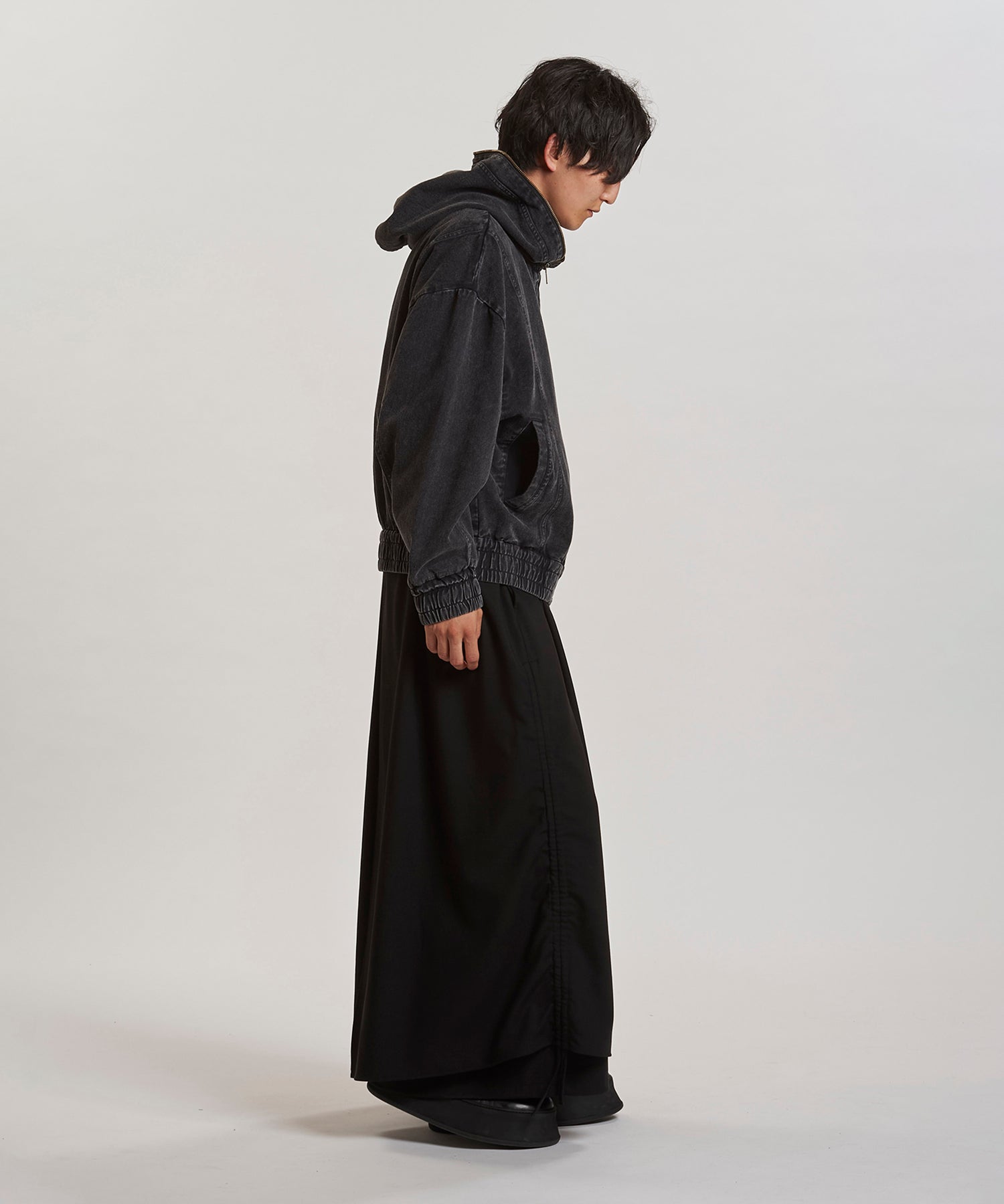 GRAY Model:H169cm