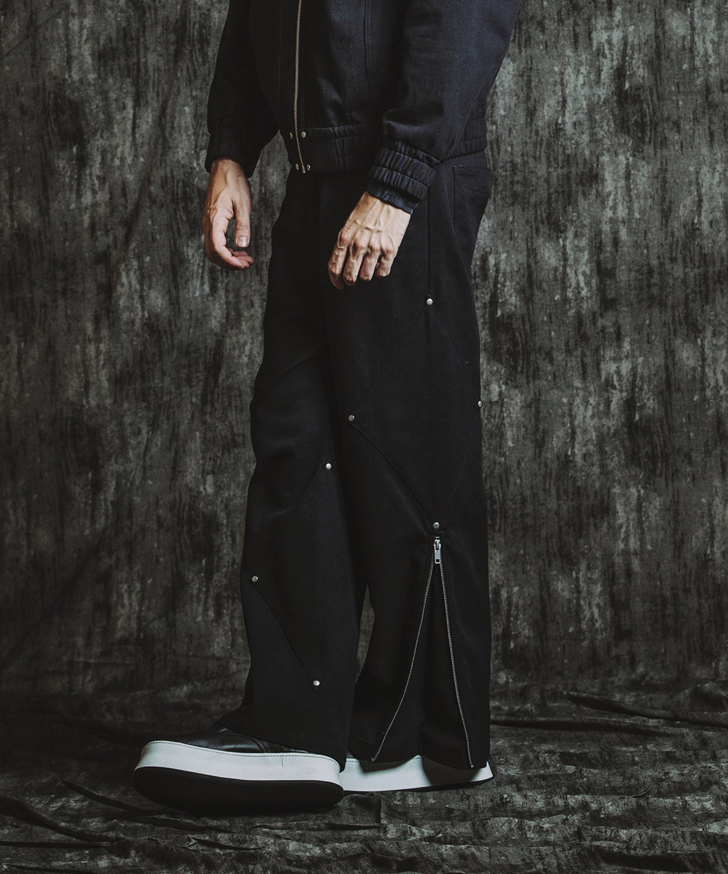 BLACK Model:H182cm
