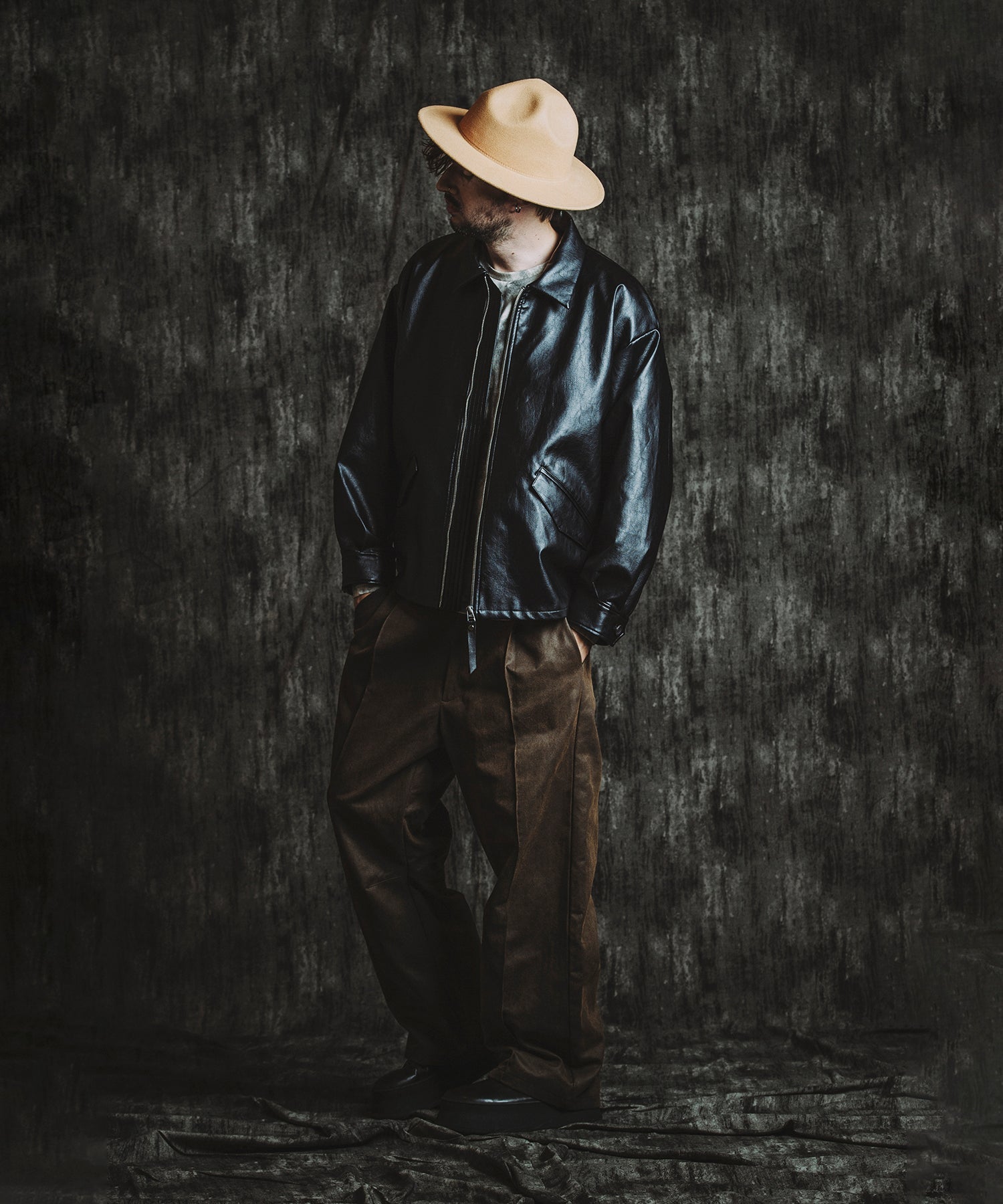 BROWN Model:H182cm