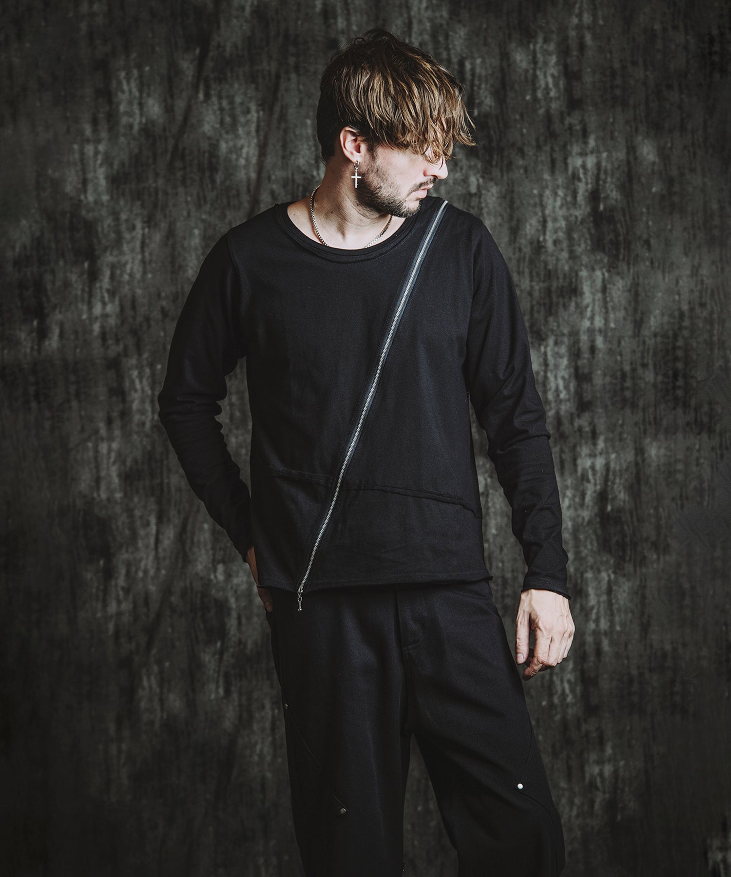 BLACK Model:H182cm