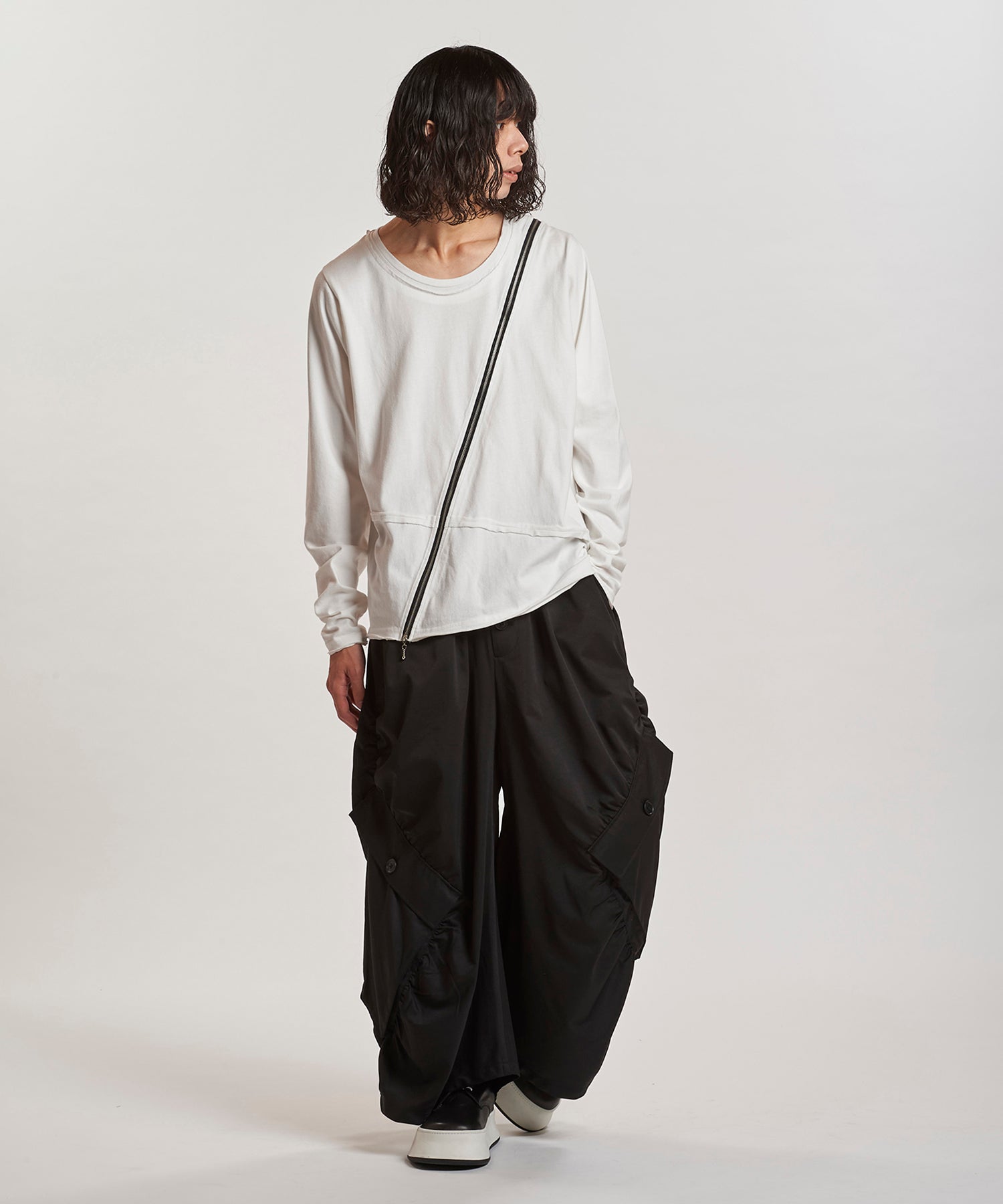 WHITE Model:H180cm