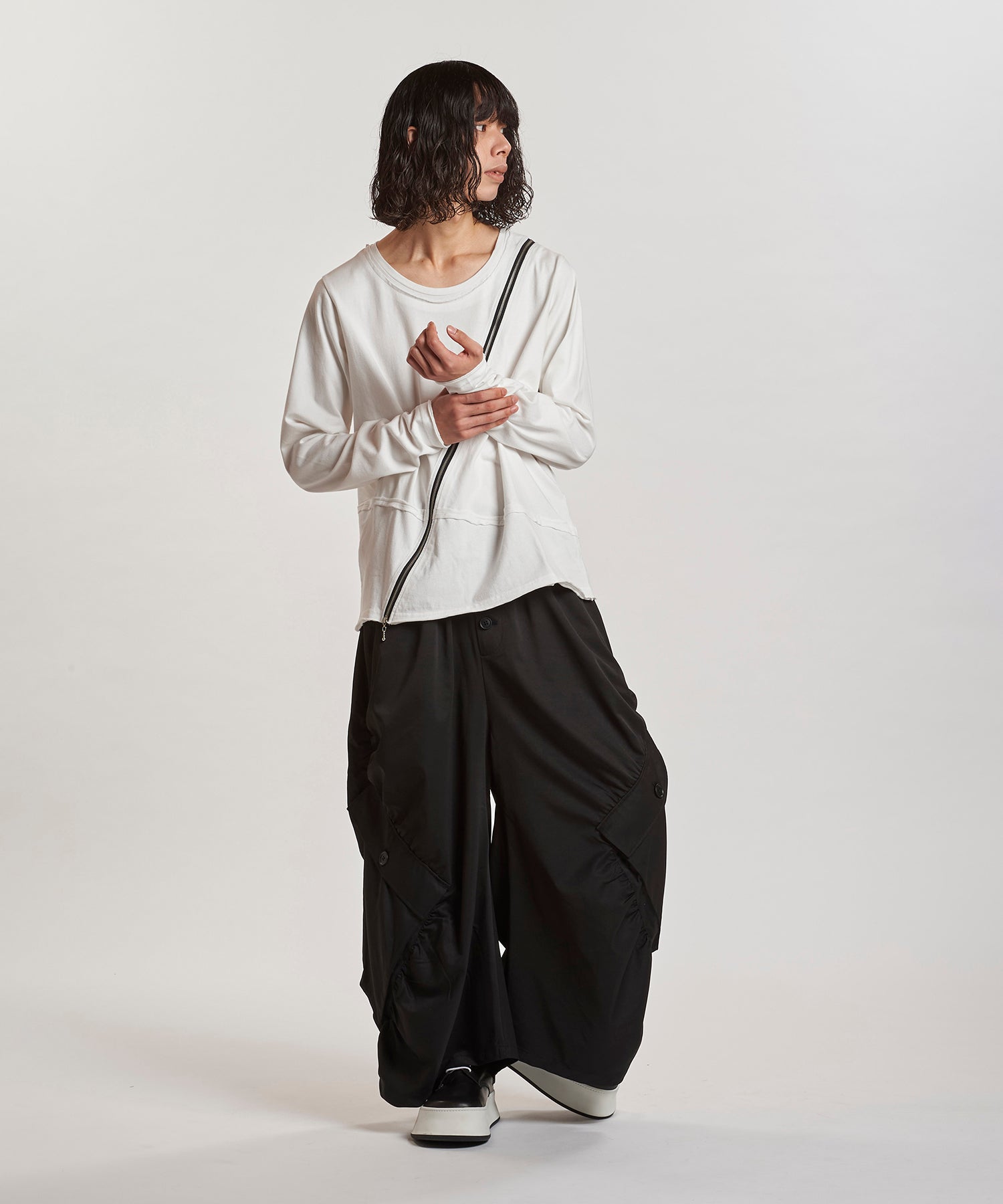 WHITE Model:H180cm