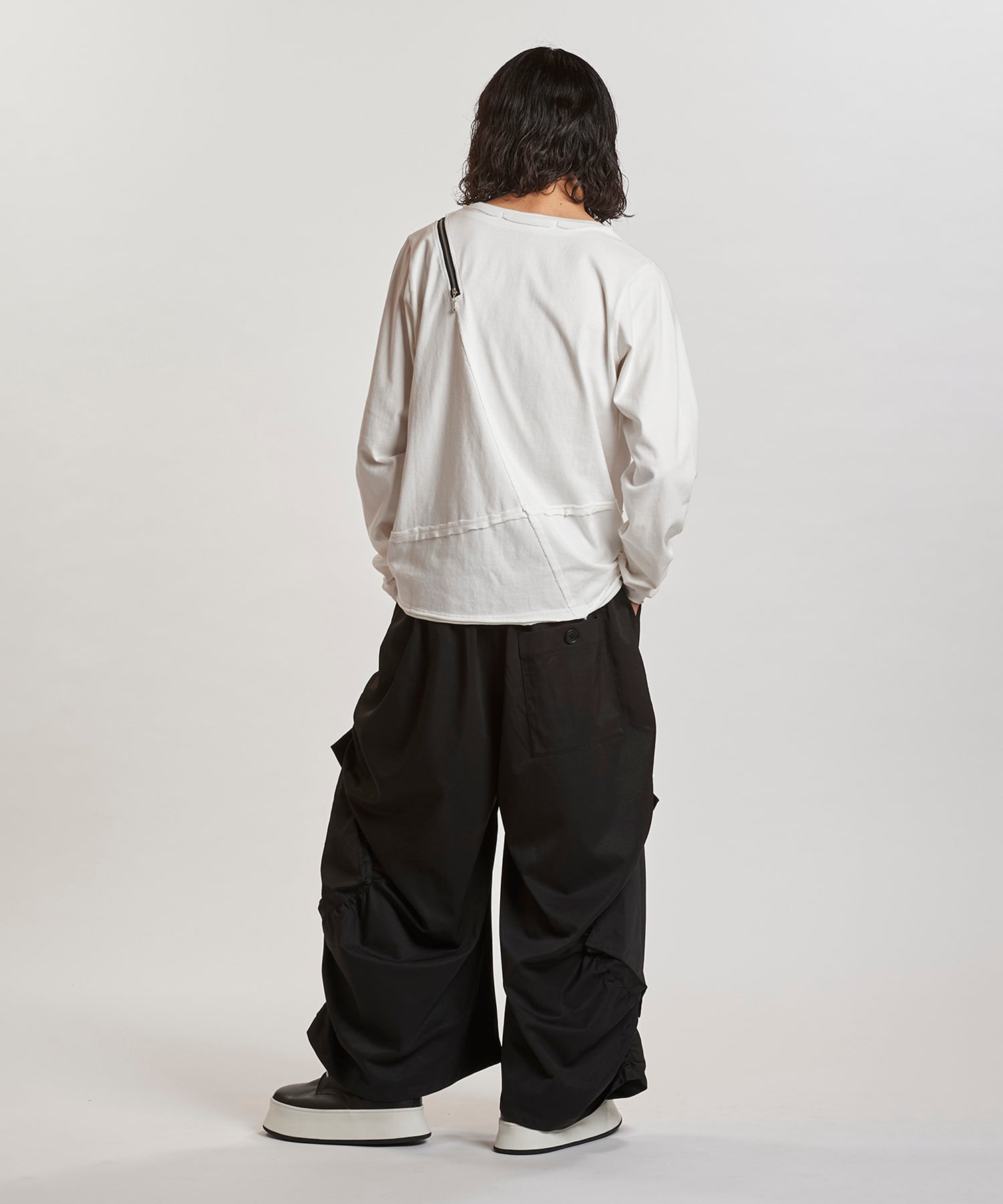 WHITE Model:H180cm