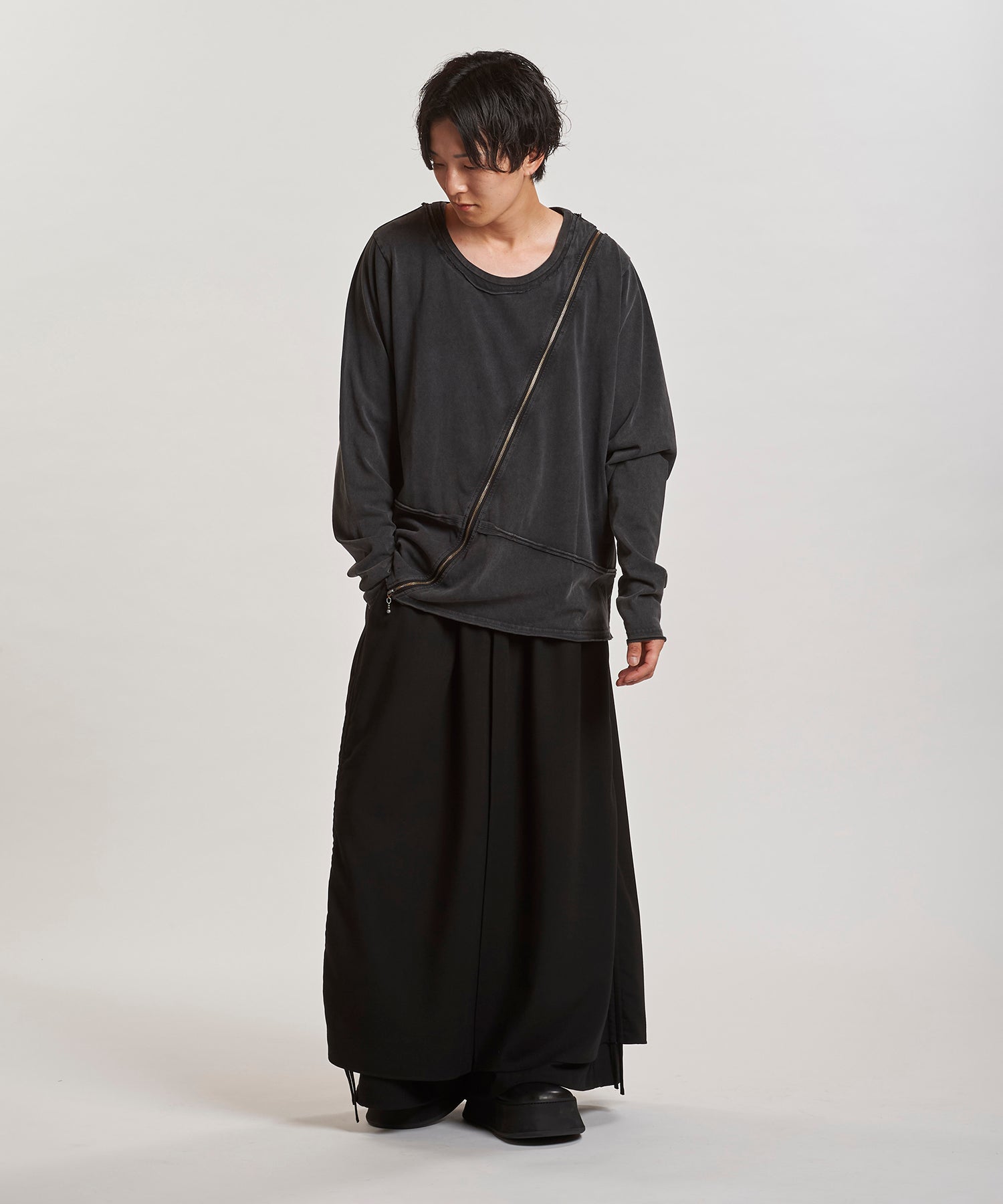 GRAY Model:H169cm