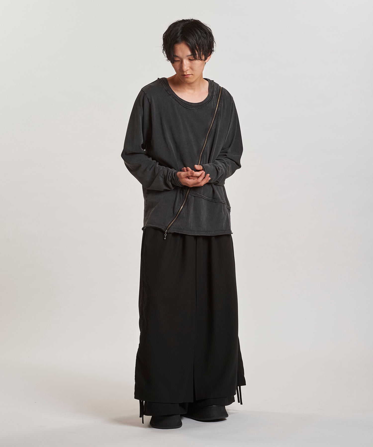GRAY Model:H169cm