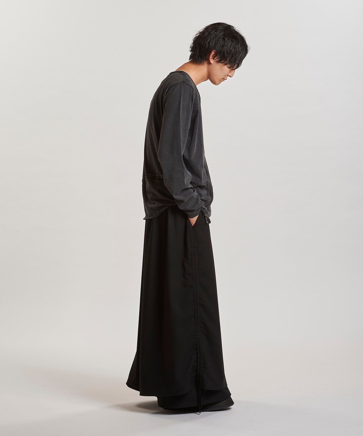 GRAY Model:H169cm
