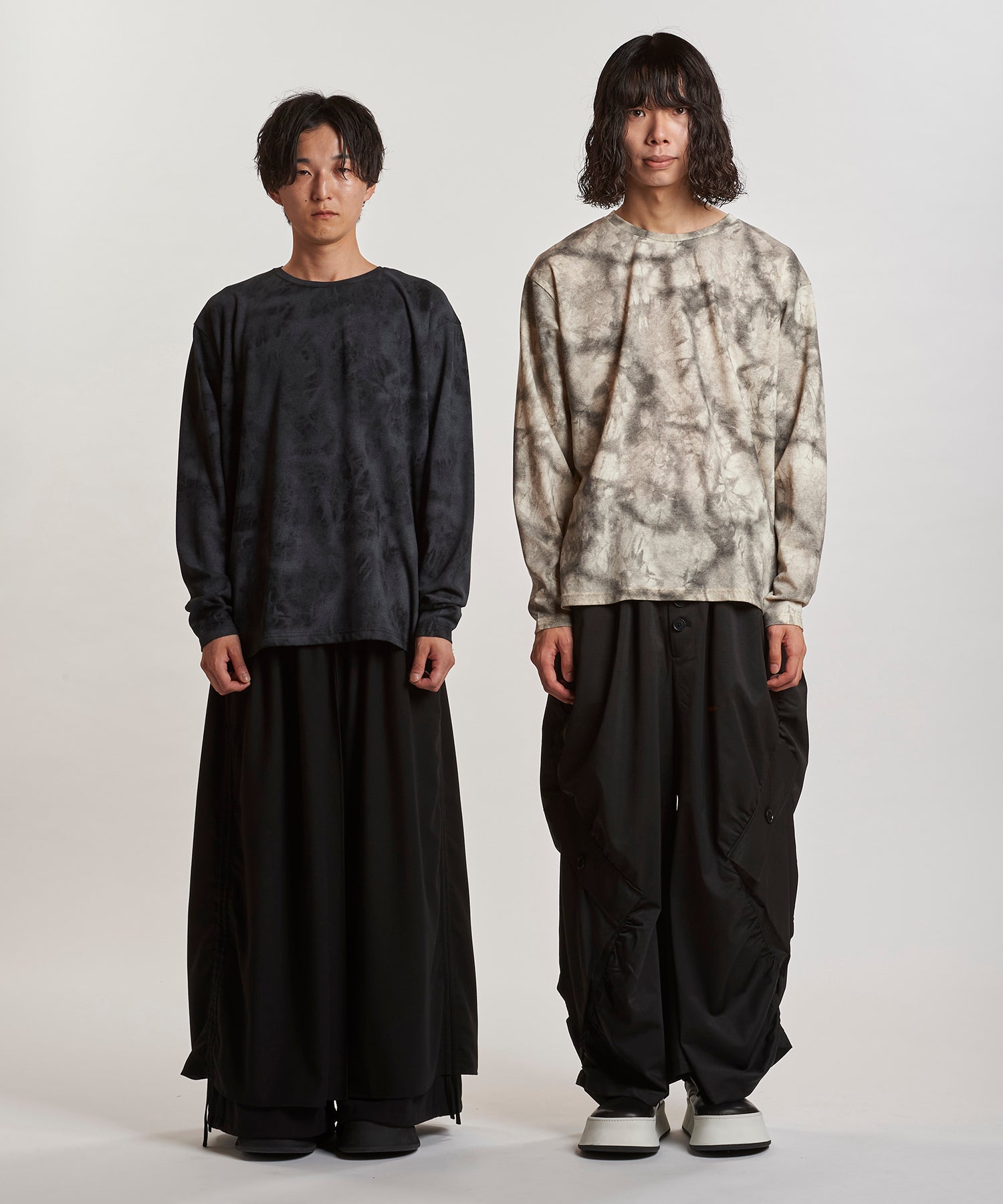 BLACK Model:H169cm / IVORY Model:H180cm
