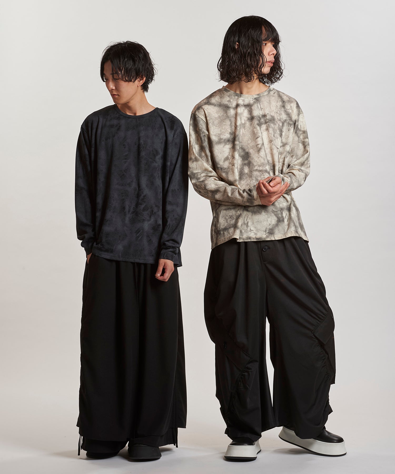 BLACK Model:H169cm / IVORY Model:H180cm