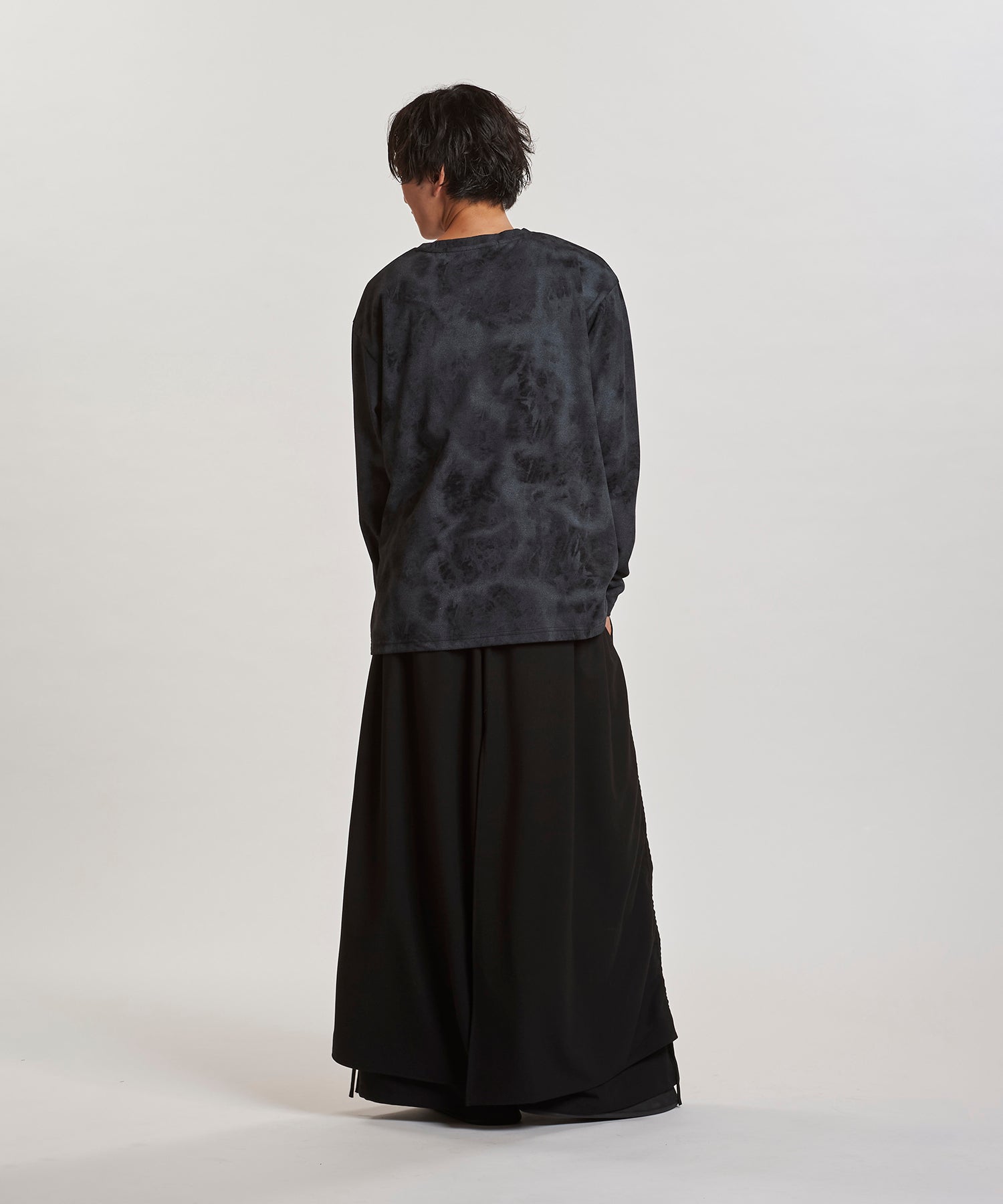 BLACK Model:H169cm