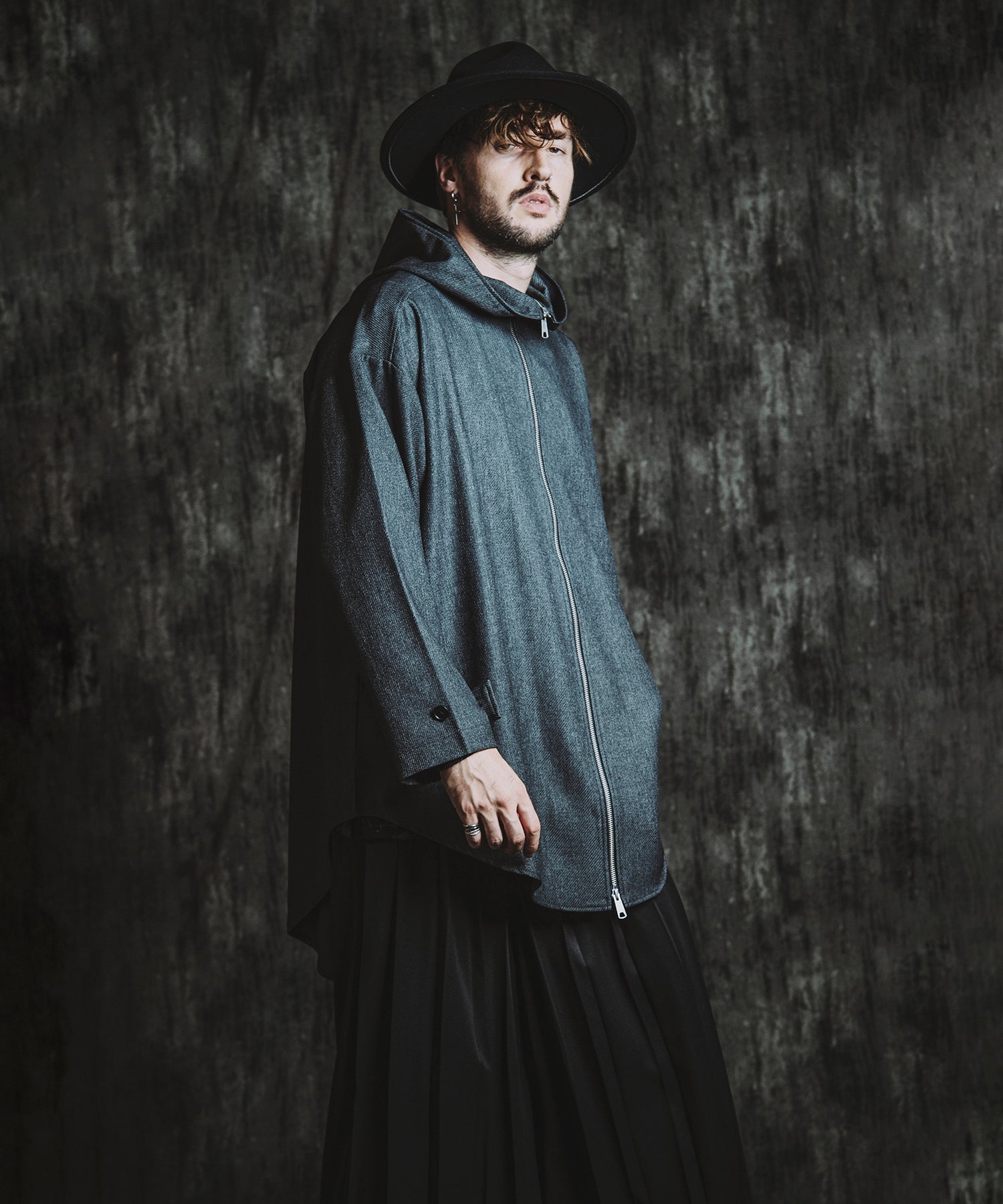 BLACK Model:H182cm