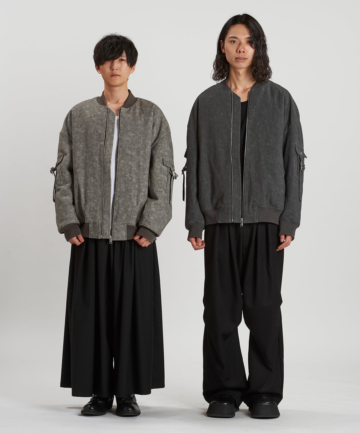 GRAY Model:H169cm / D.GRAY Model:H180cm