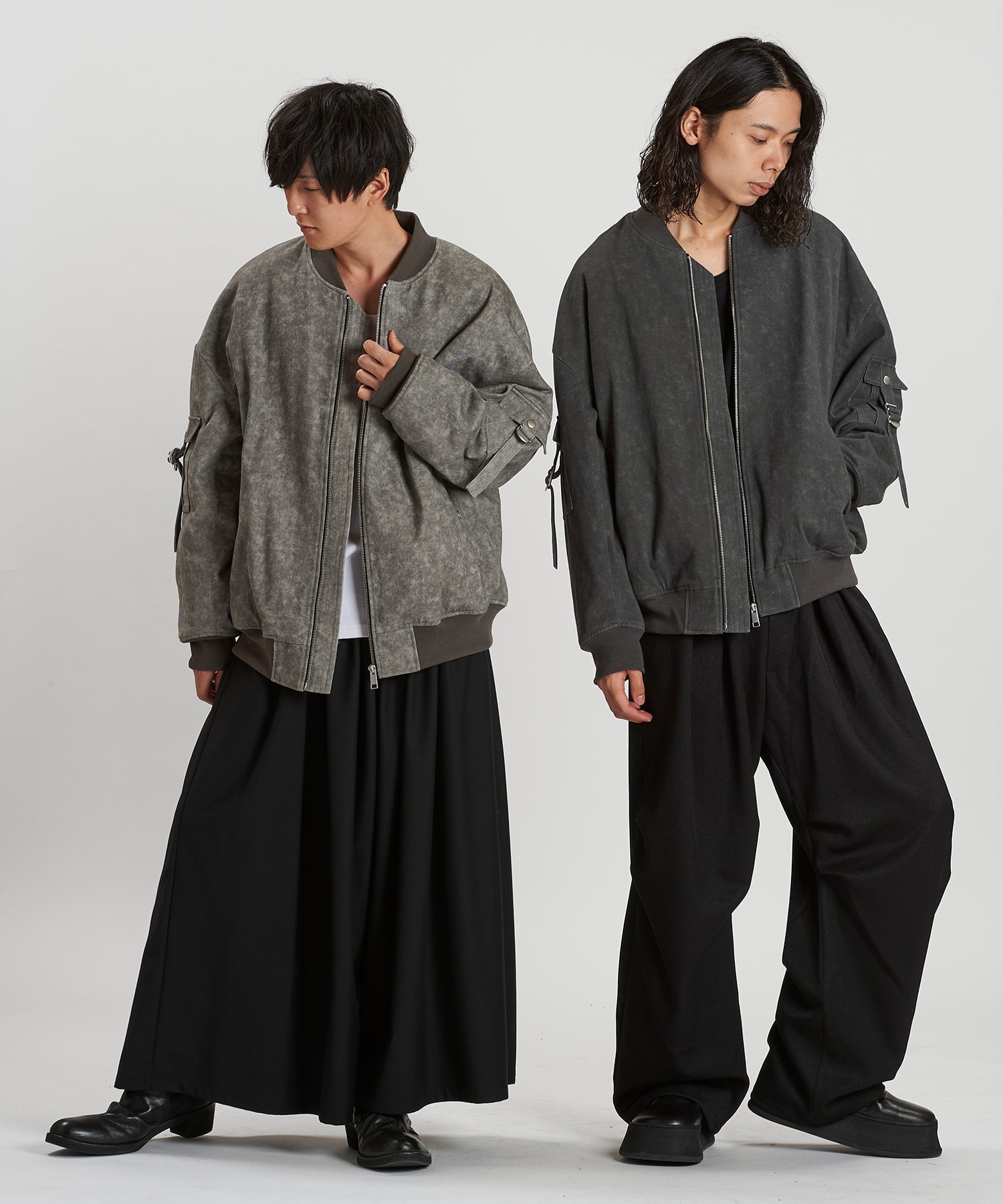 GRAY Model:H169cm / D.GRAY Model:H180cm