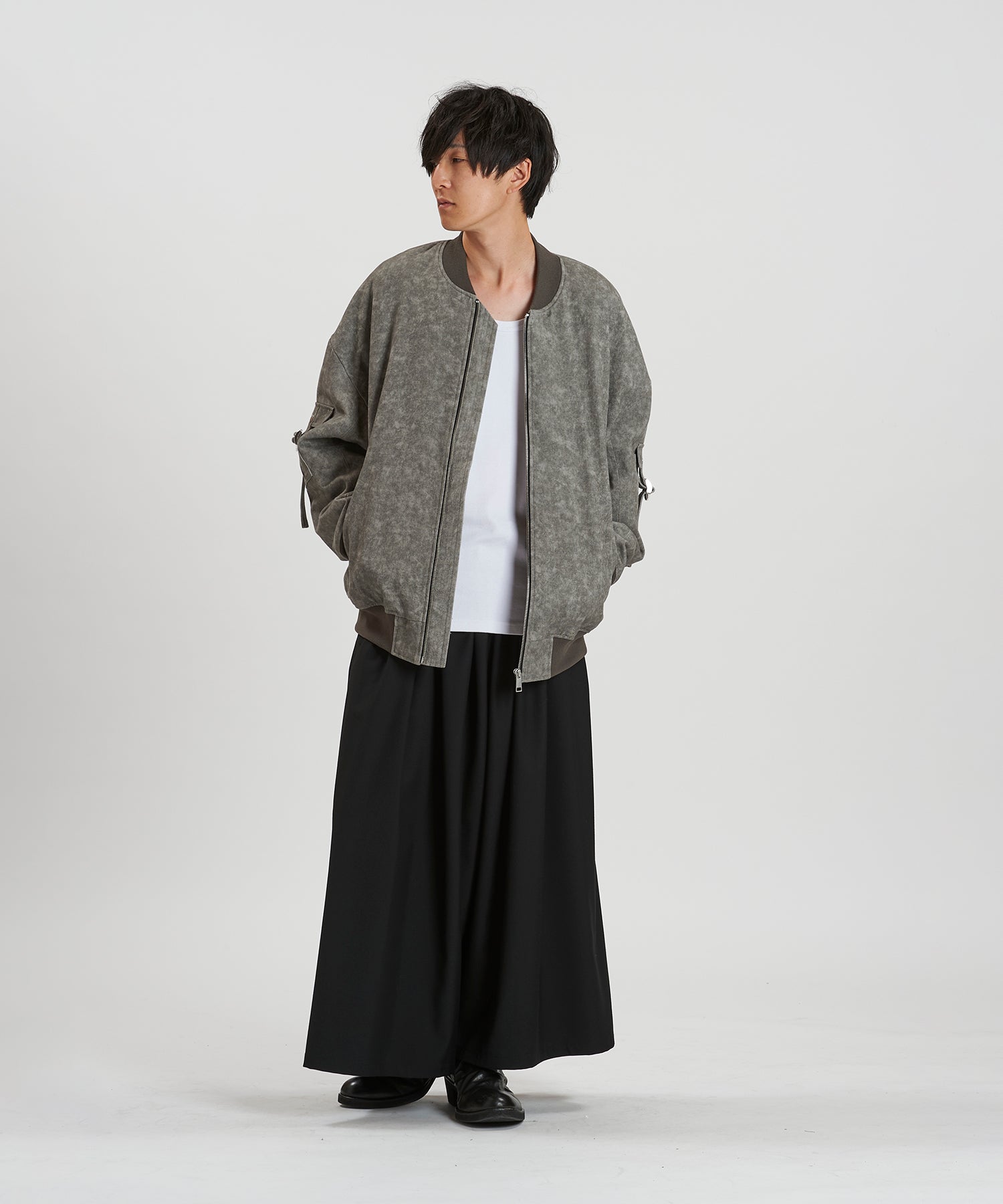 GRAY Model:H169cm