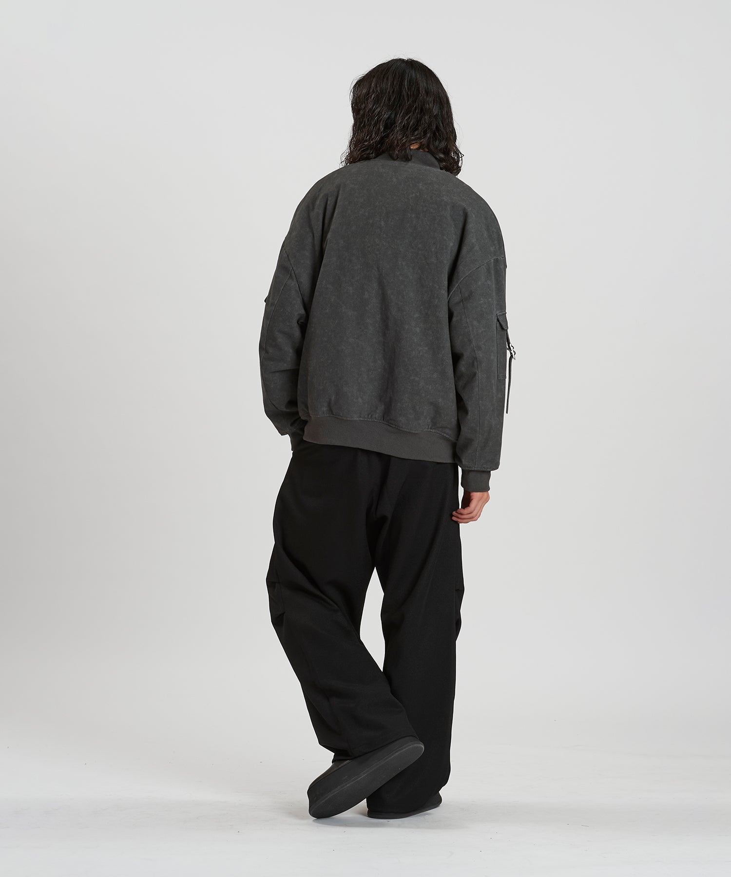 D.GRAY Model:H180cm