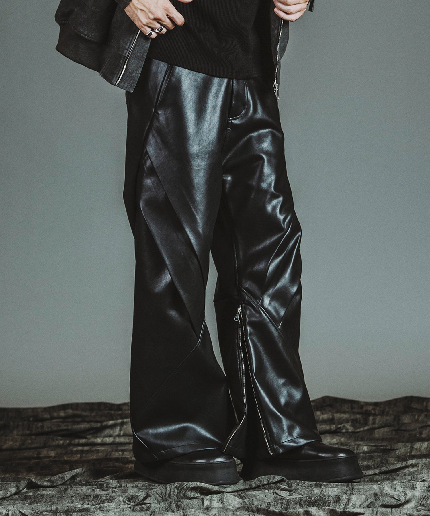 BLACK Model:H182cm