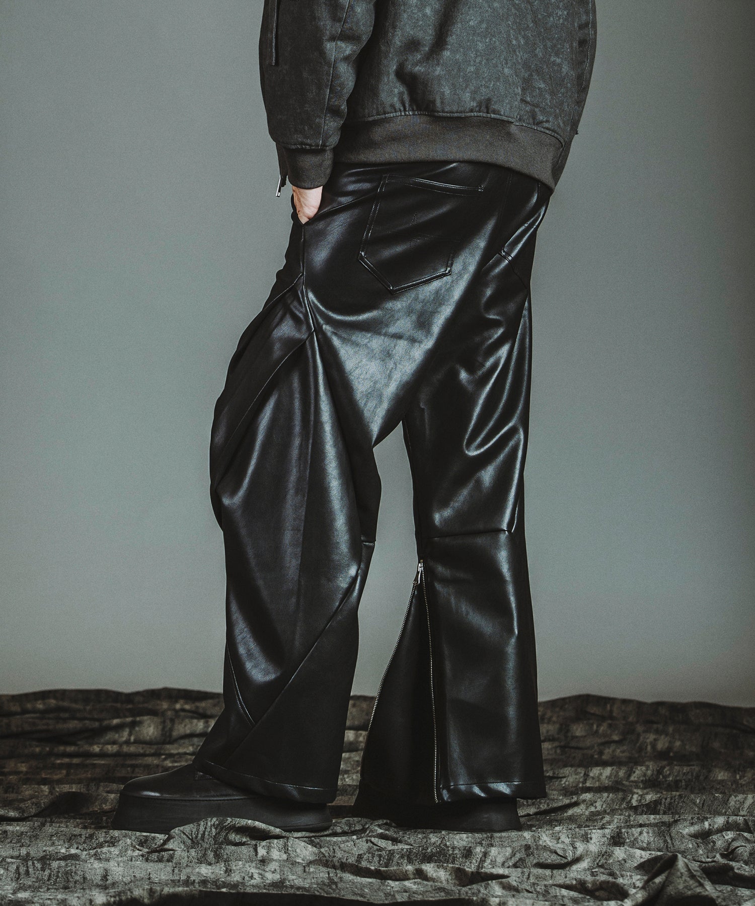 BLACK Model:H182cm