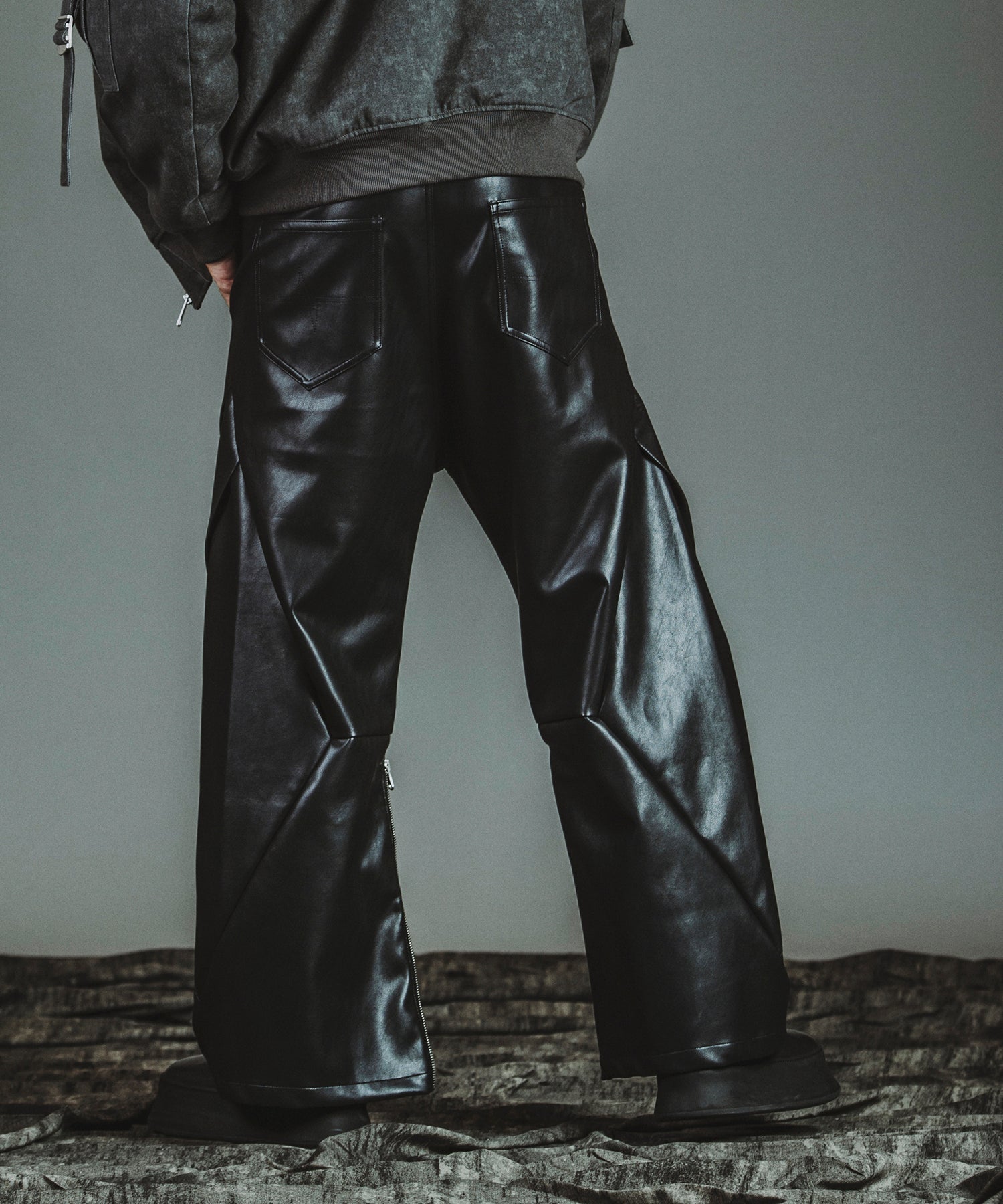 BLACK Model:H182cm