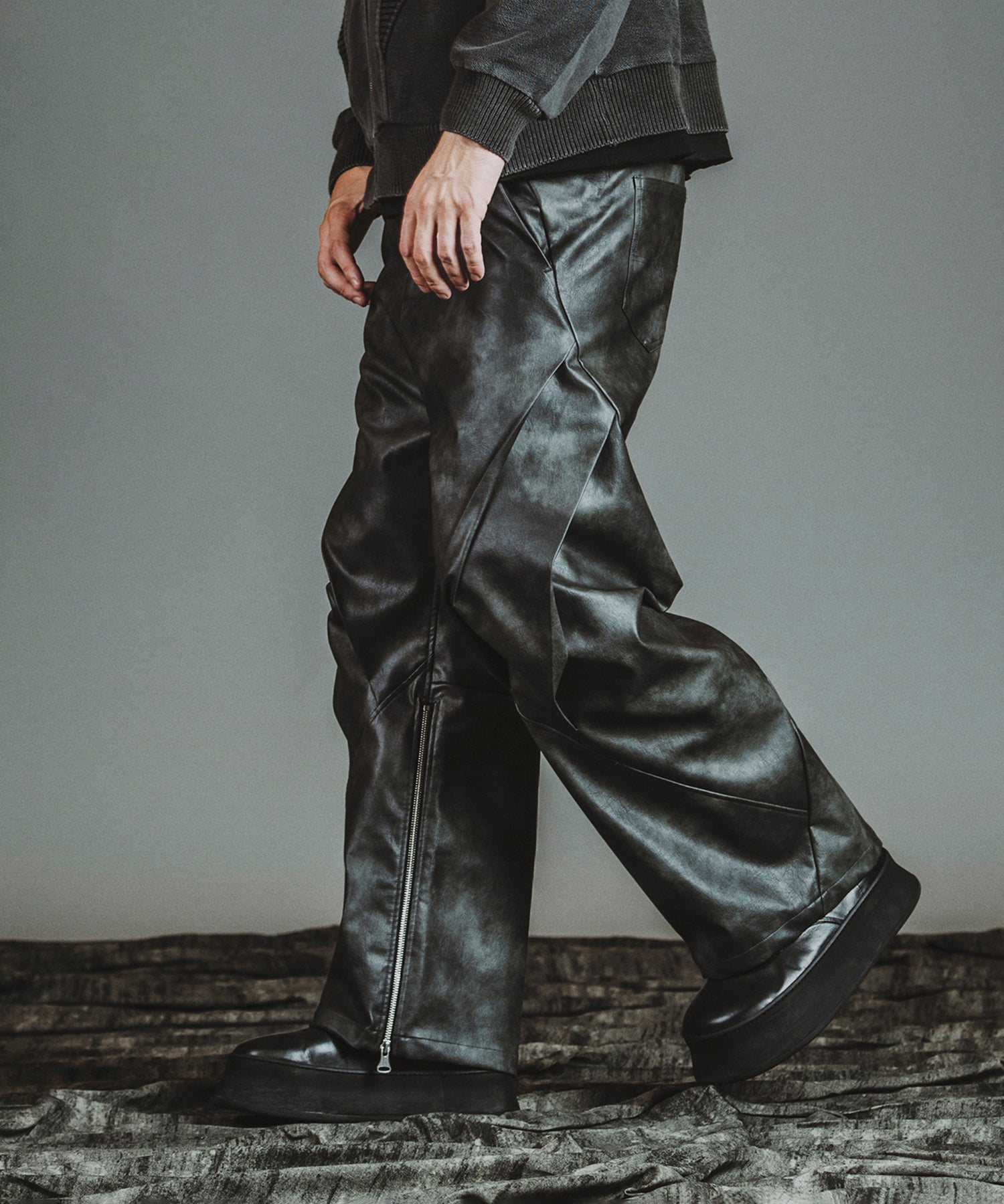 GRAY Model:H182cm