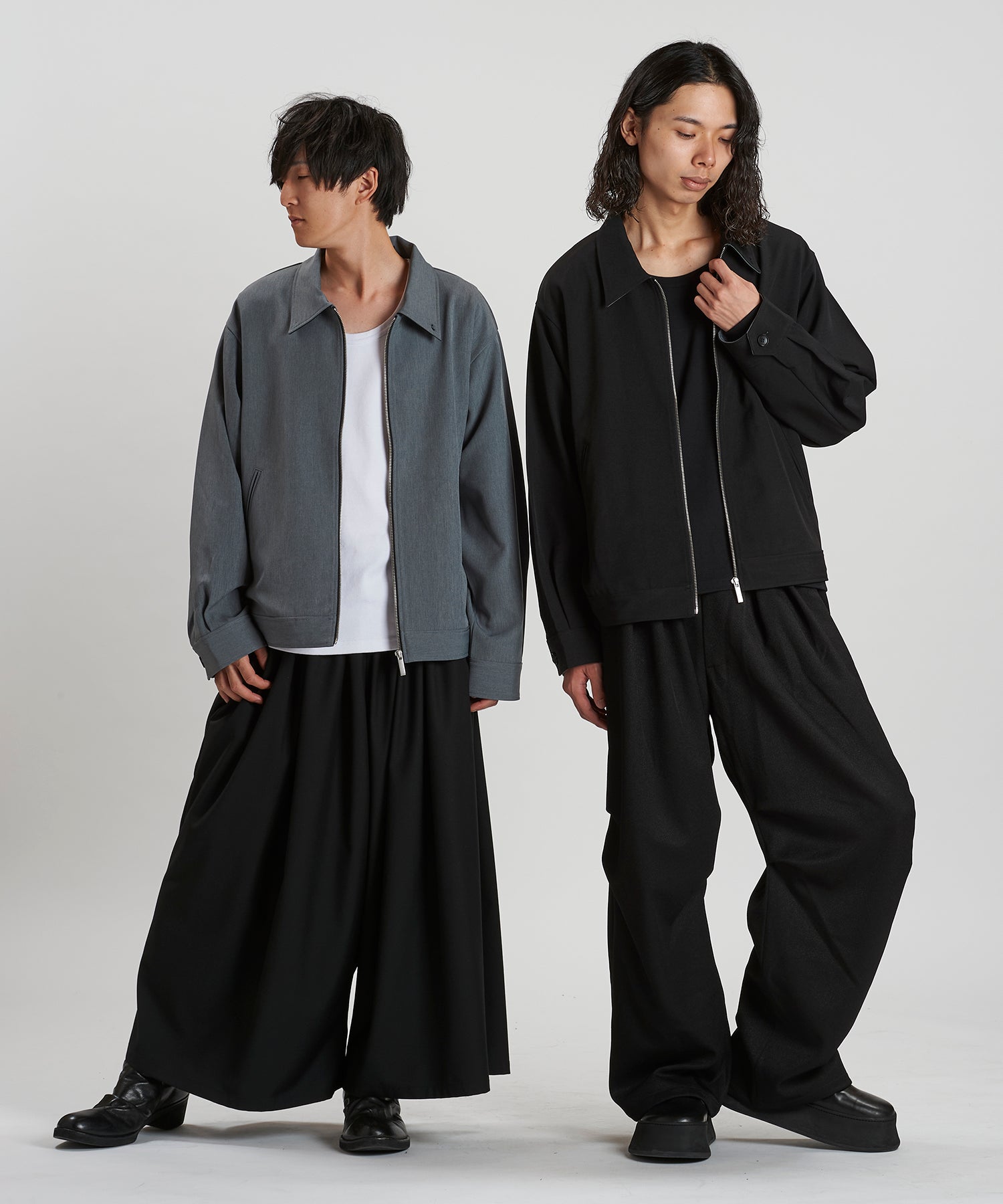 GRAY Model:H169cm / BLACK Model:H180cm