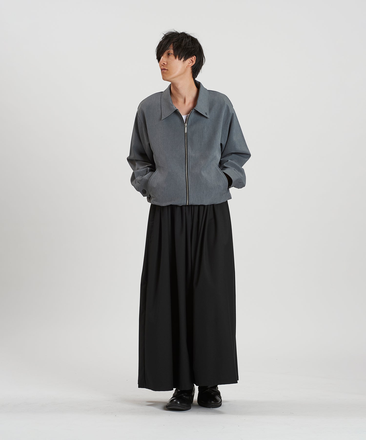 GRAY Model:H169cm
