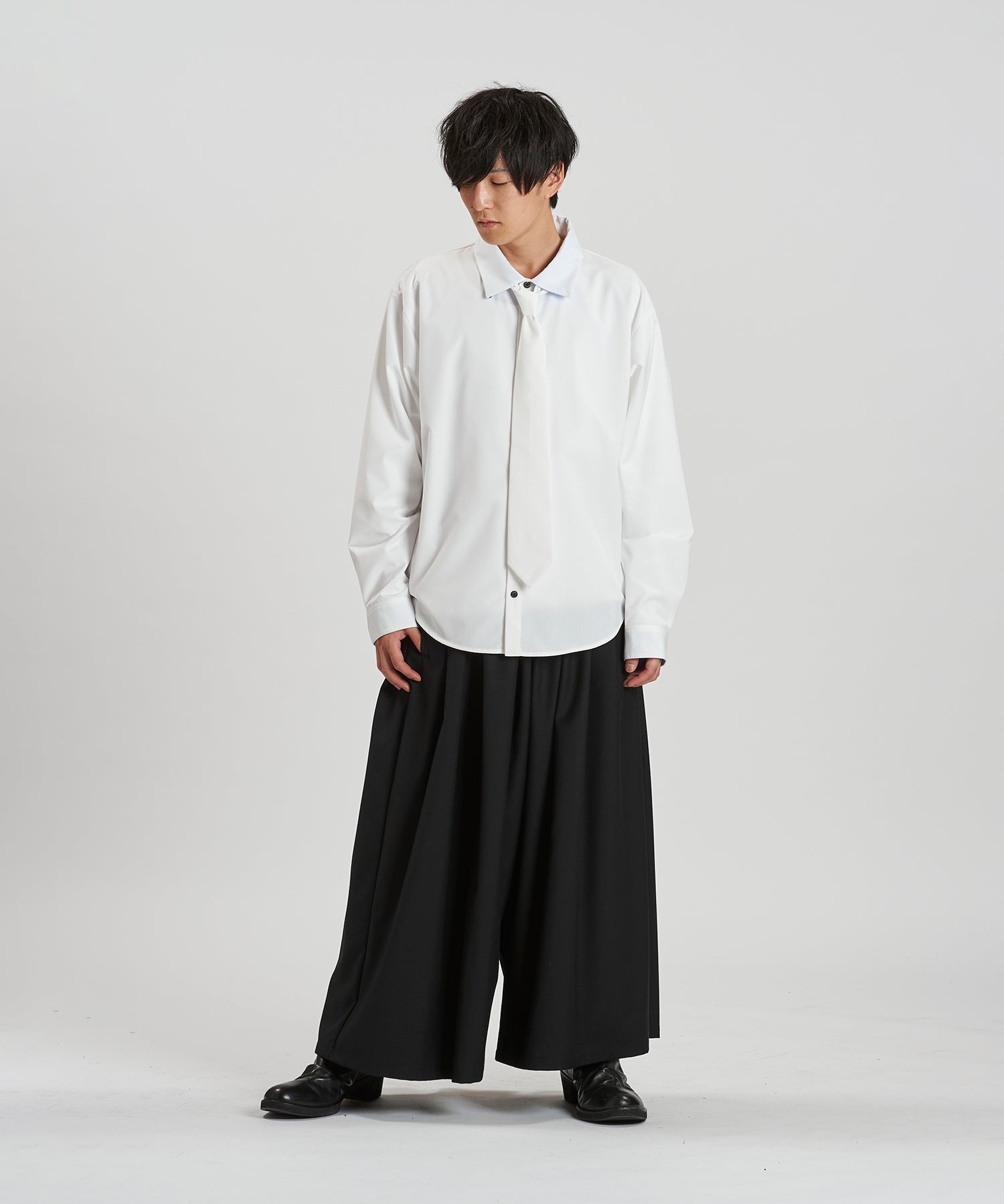 WHITE Model:H169cm