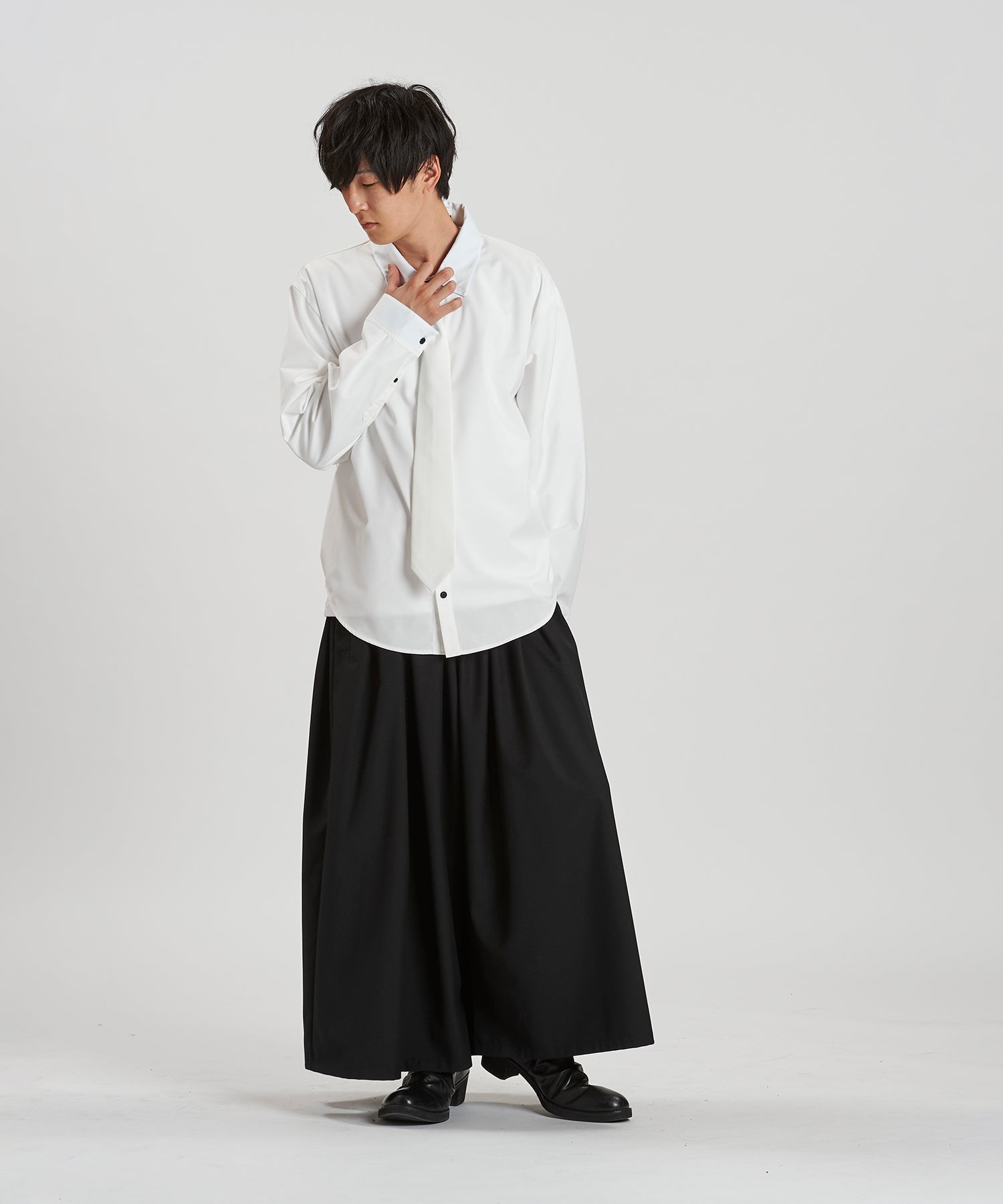 WHITE Model:H169cm