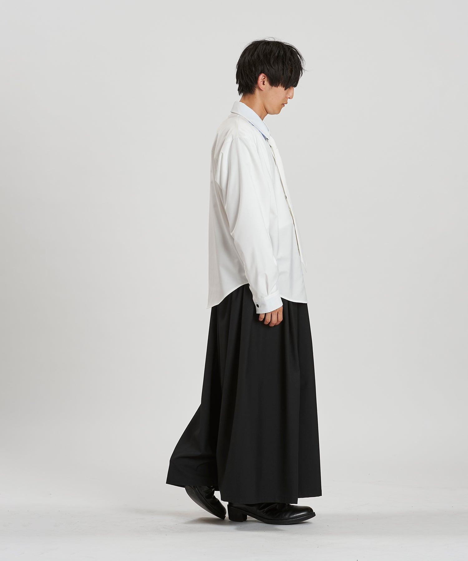WHITE Model:H169cm