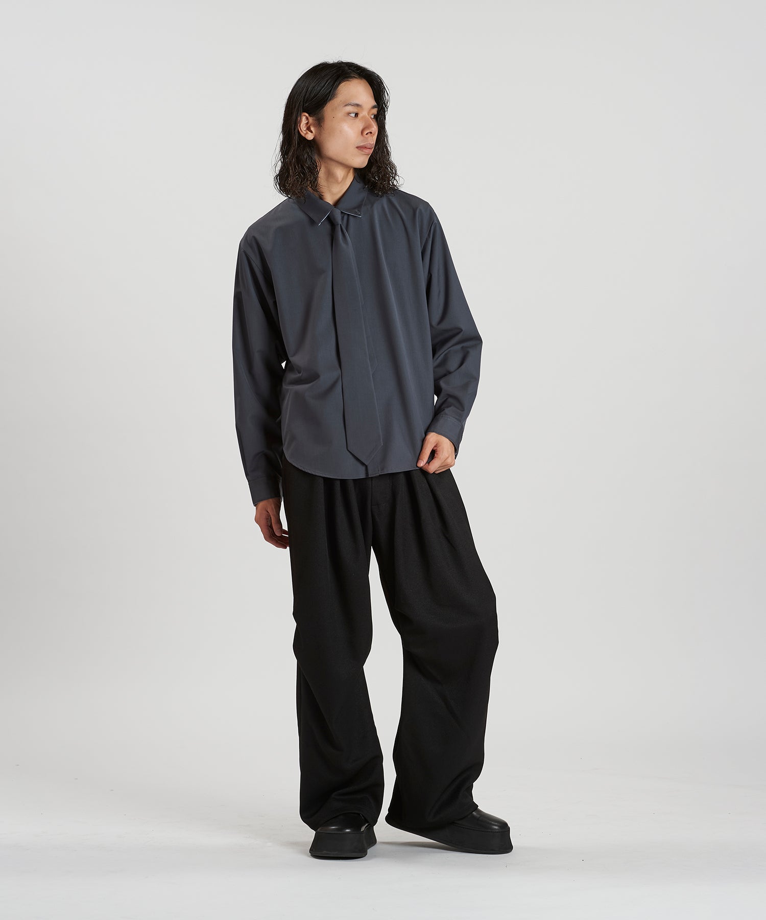 GRAY Model:H180cm