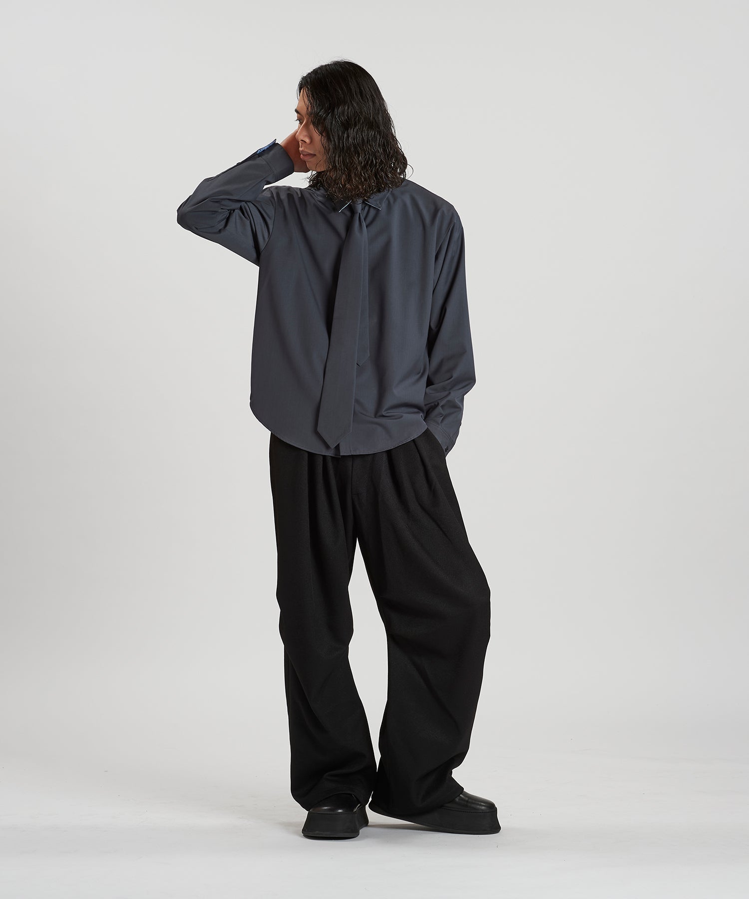 GRAY Model:H180cm