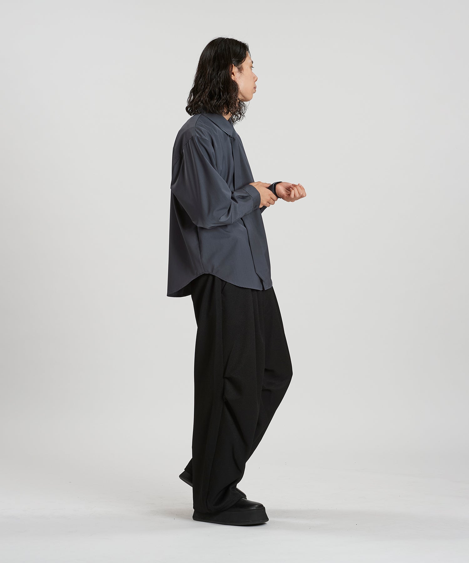 GRAY Model:H180cm