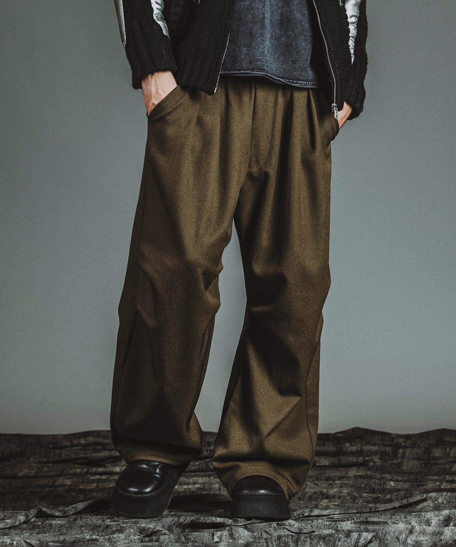 BROWN Model:H182cm