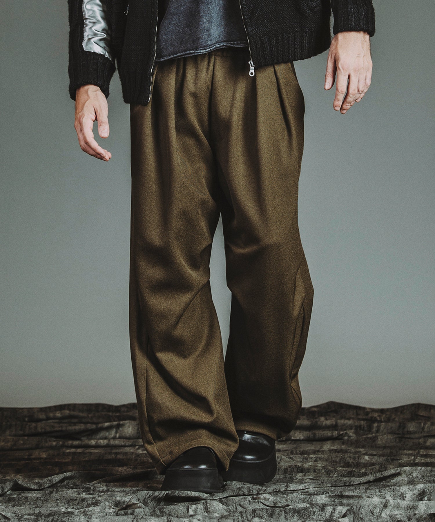 BROWN Model:H182cm