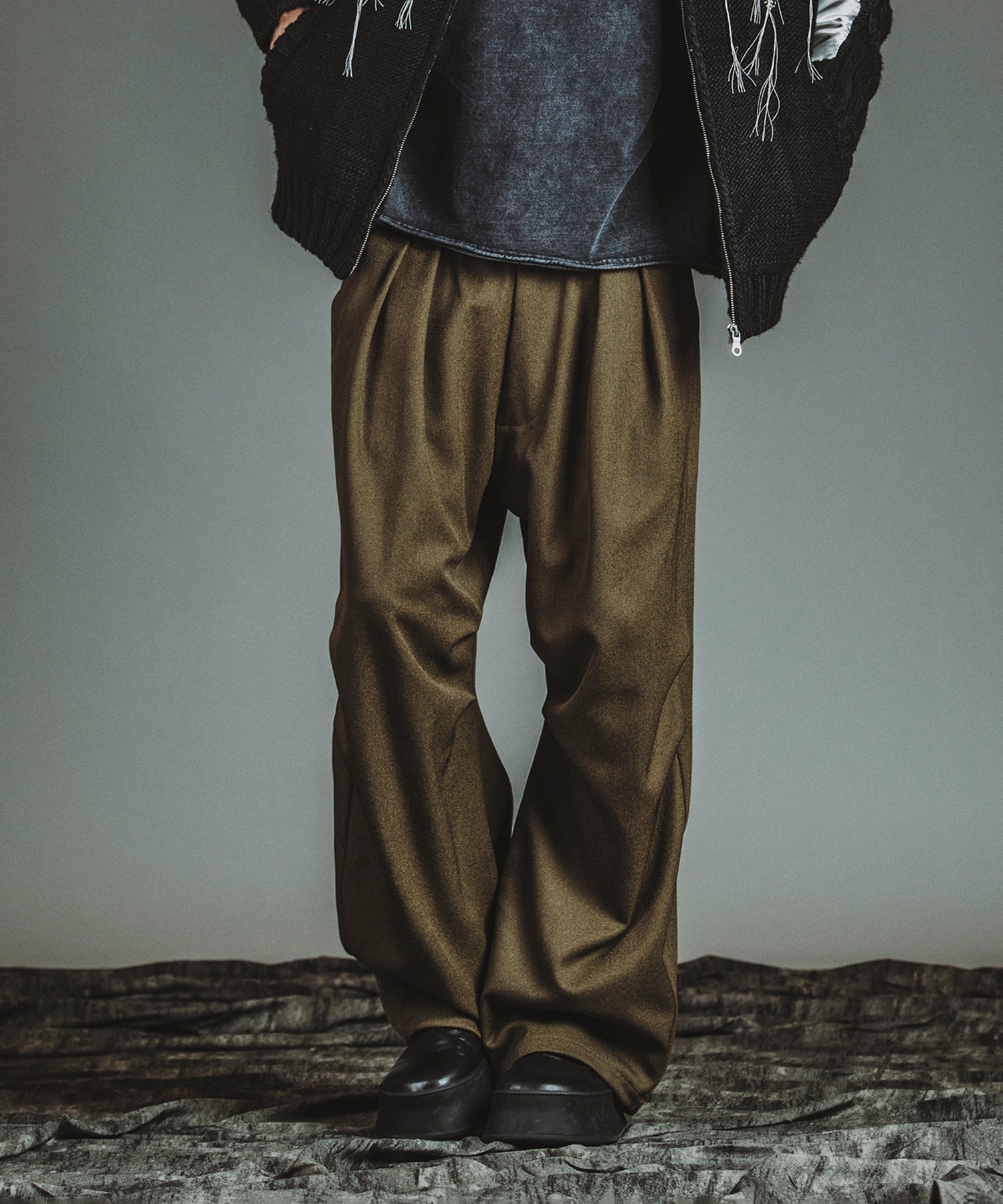 BROWN Model:H182cm